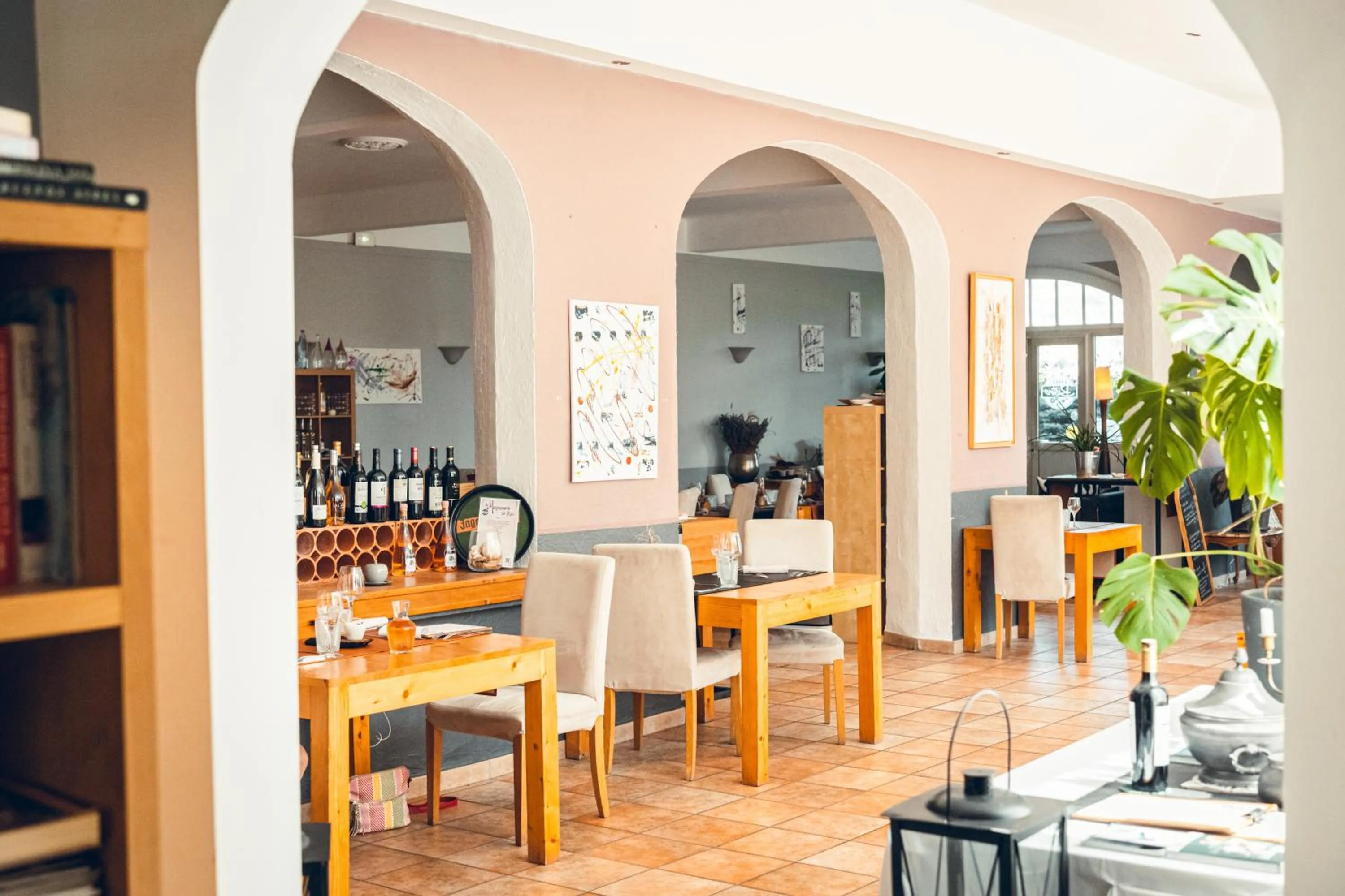 Restaurant/places to eat in Logis Hôtel La Magnanerie - Côté Bistro