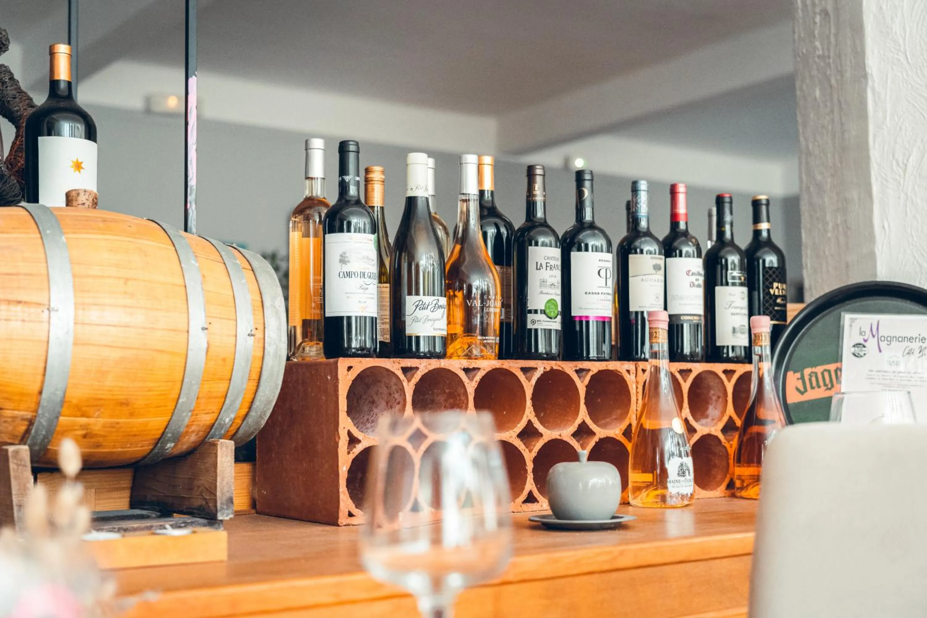 Drinks in Logis Hôtel La Magnanerie - Côté Bistro