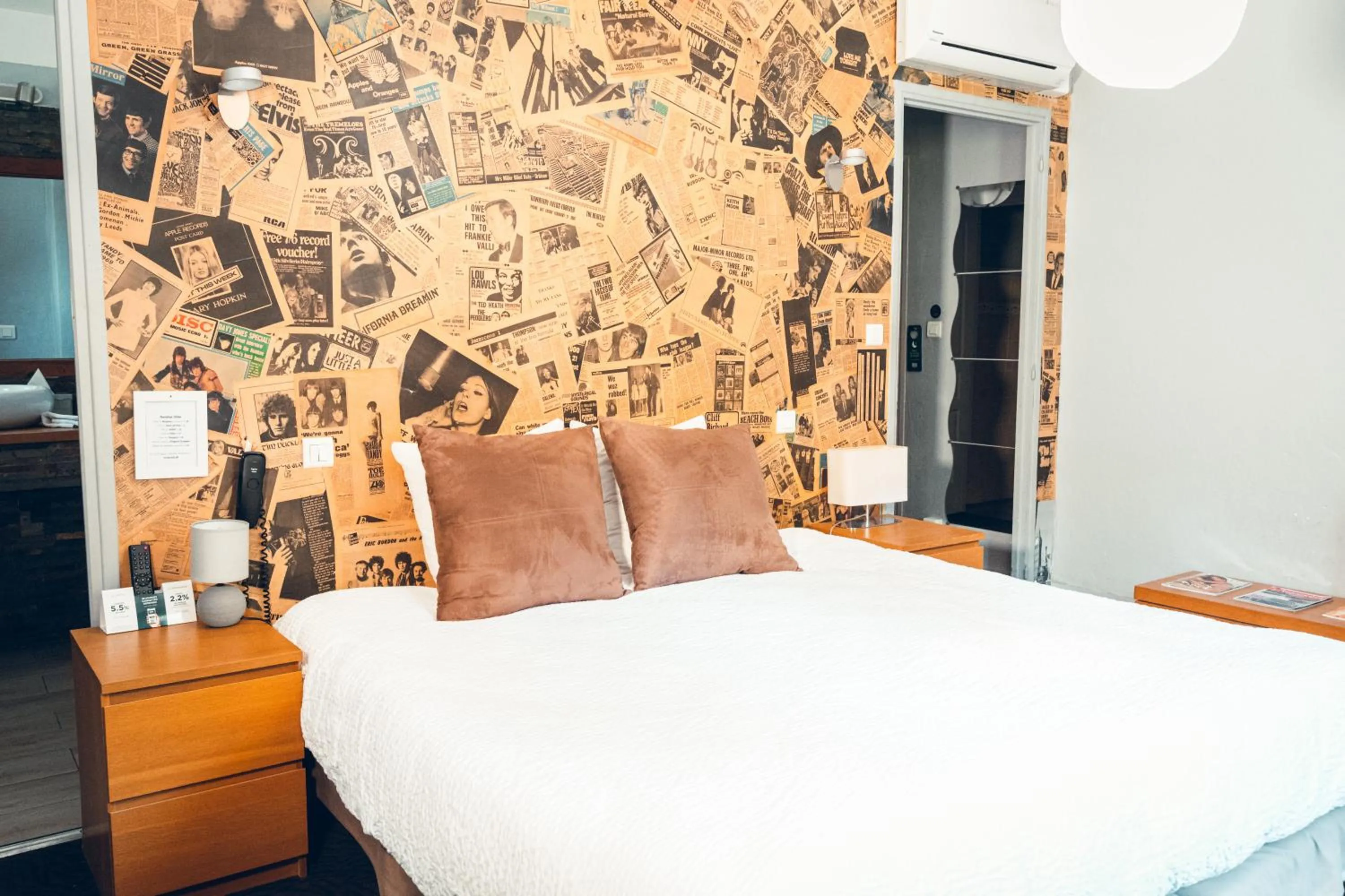 Bedroom, Bed in Logis Hôtel La Magnanerie - Côté Bistro