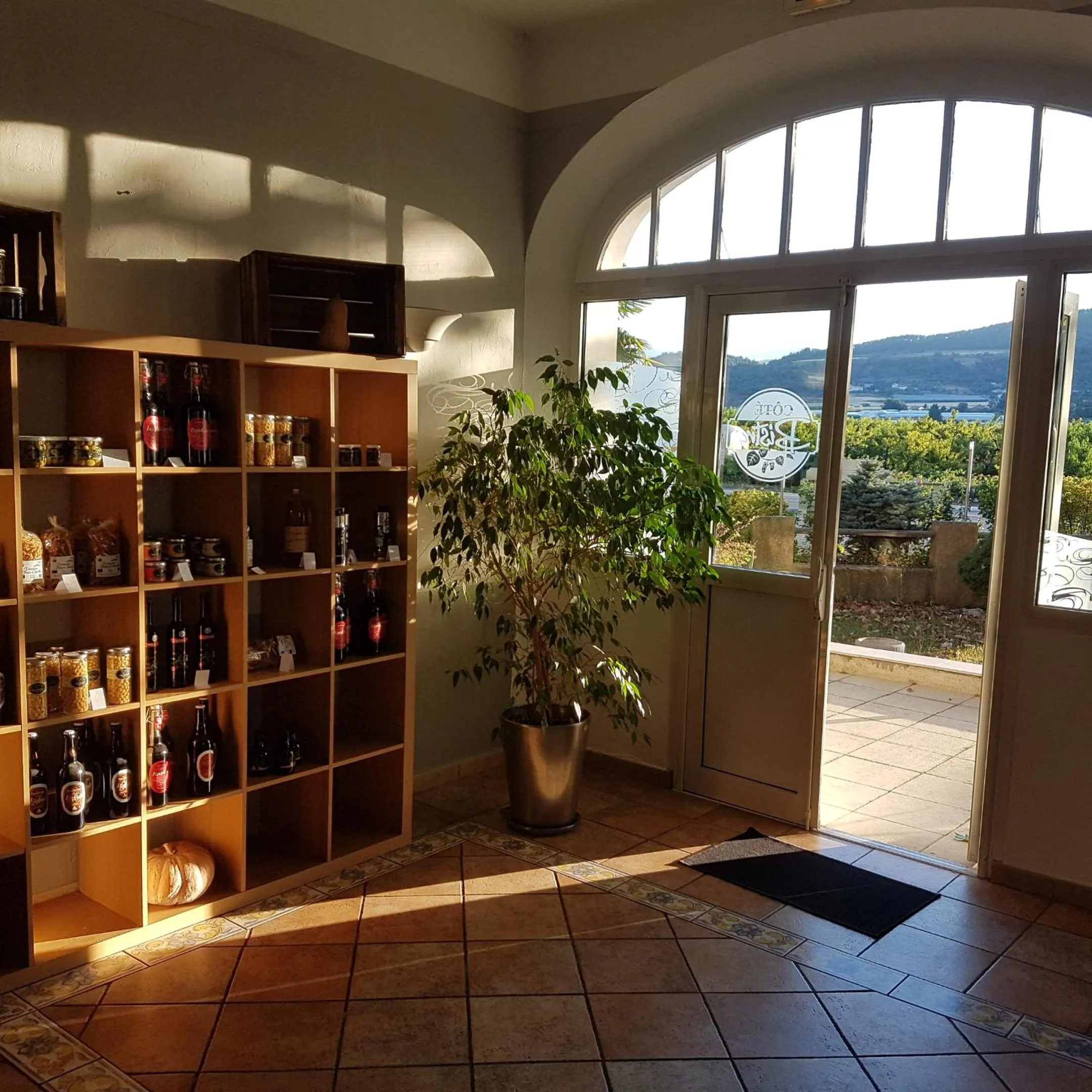 Living room in Logis Hôtel La Magnanerie - Côté Bistro