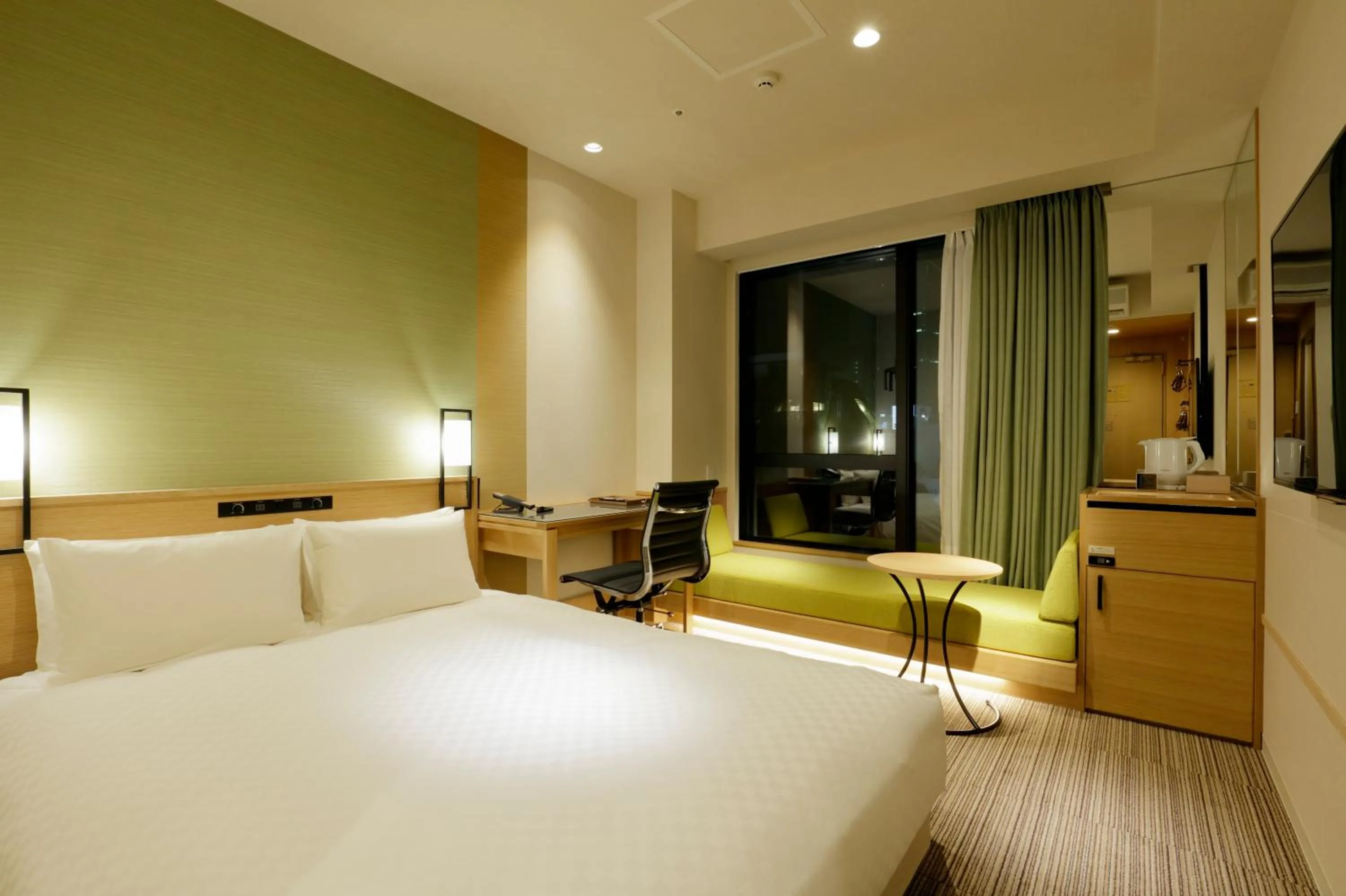 Photo of the whole room, Bed in Candeo Hotels Tokyo Shimbashi