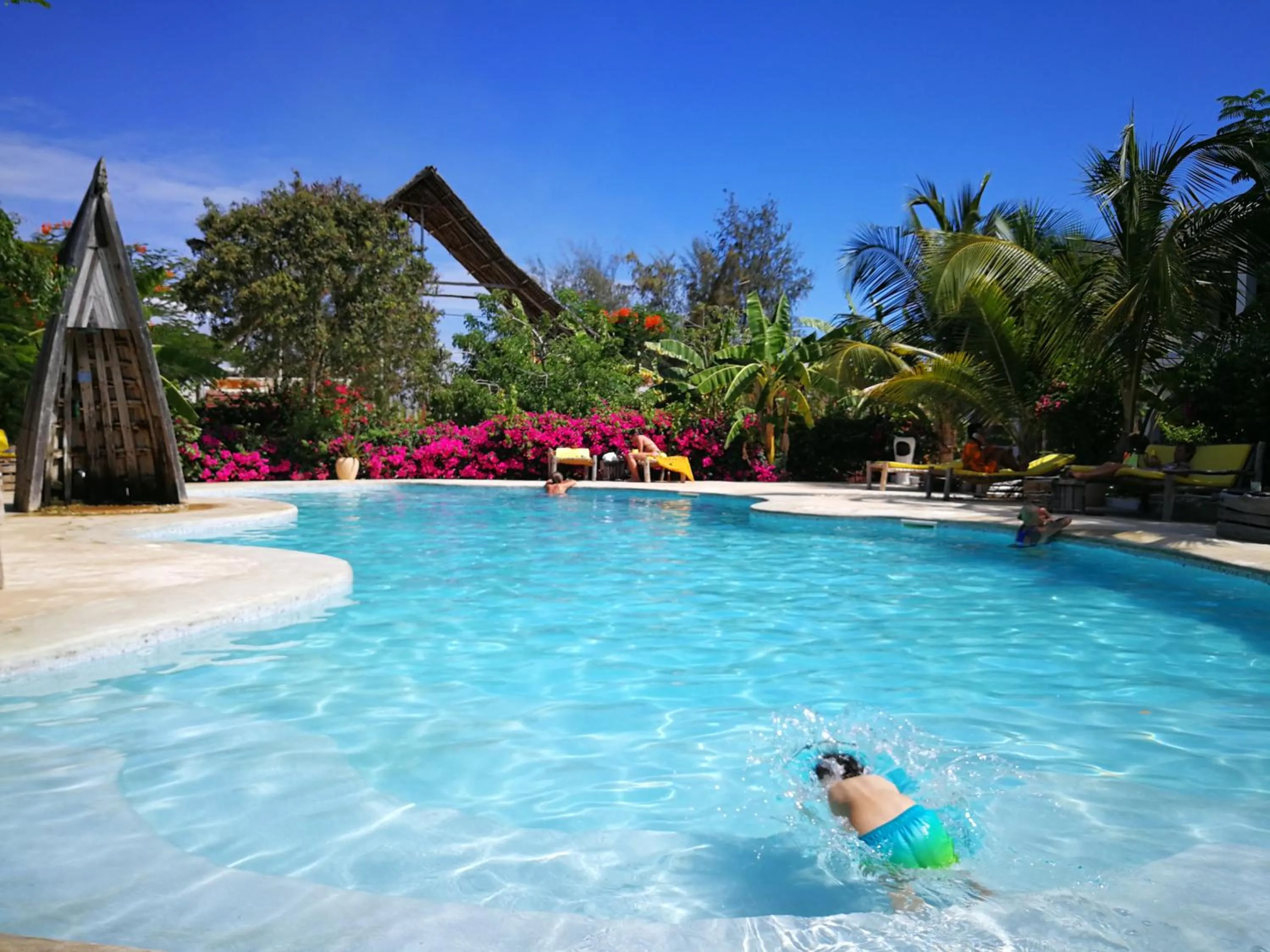 Swimming pool in Breeze Residence