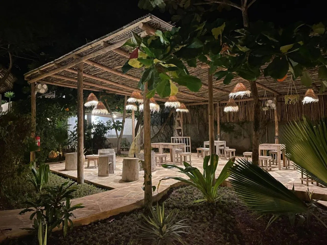 Restaurant/places to eat in Breeze Residence