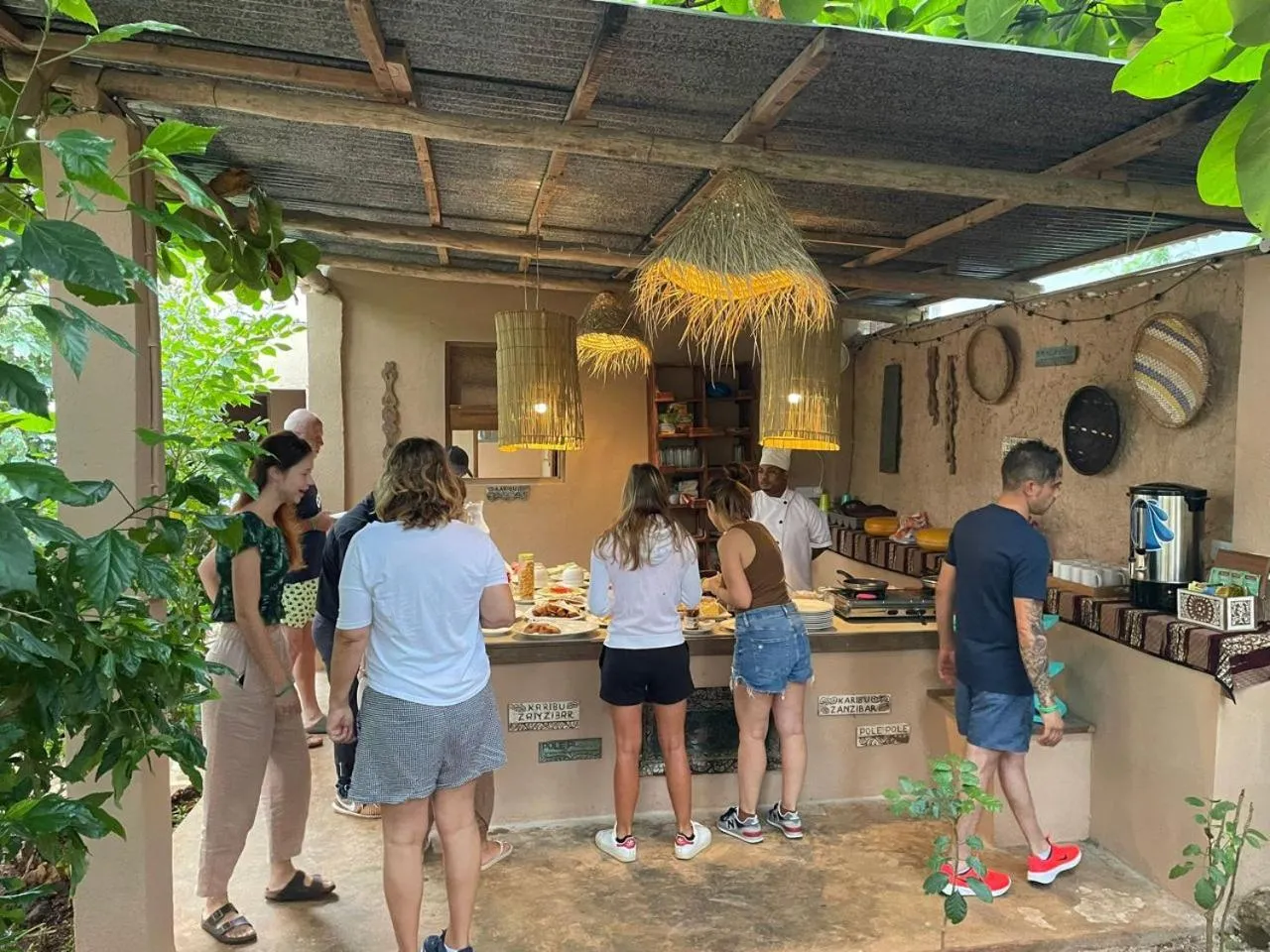 Restaurant/places to eat in Breeze Residence