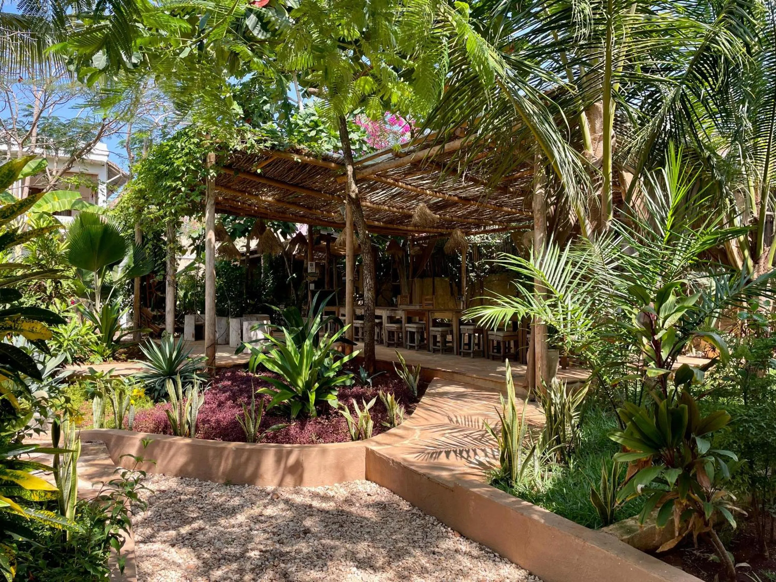 Restaurant/places to eat in Breeze Residence