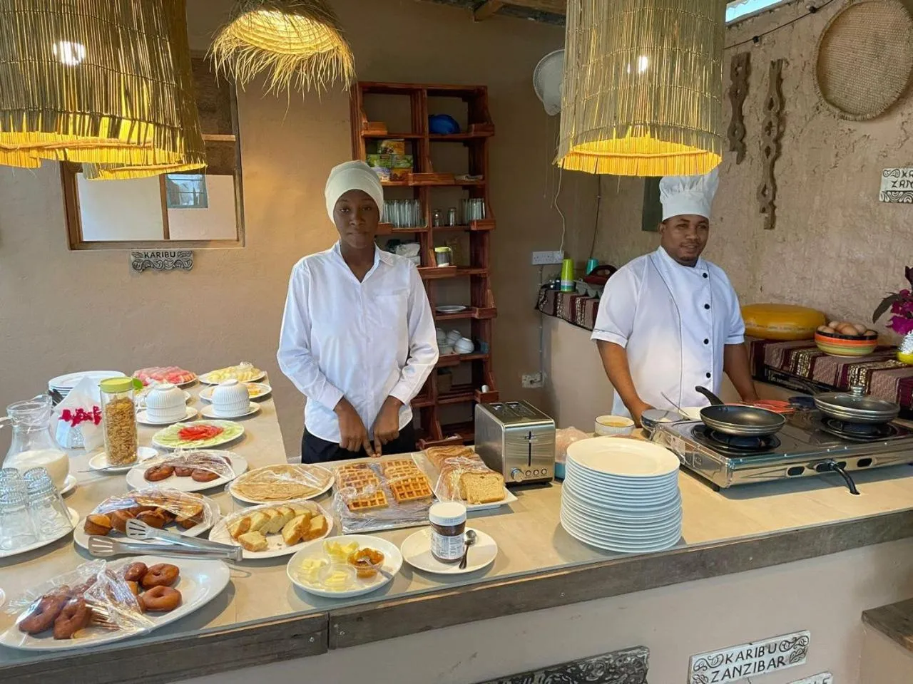 Restaurant/places to eat in Breeze Residence