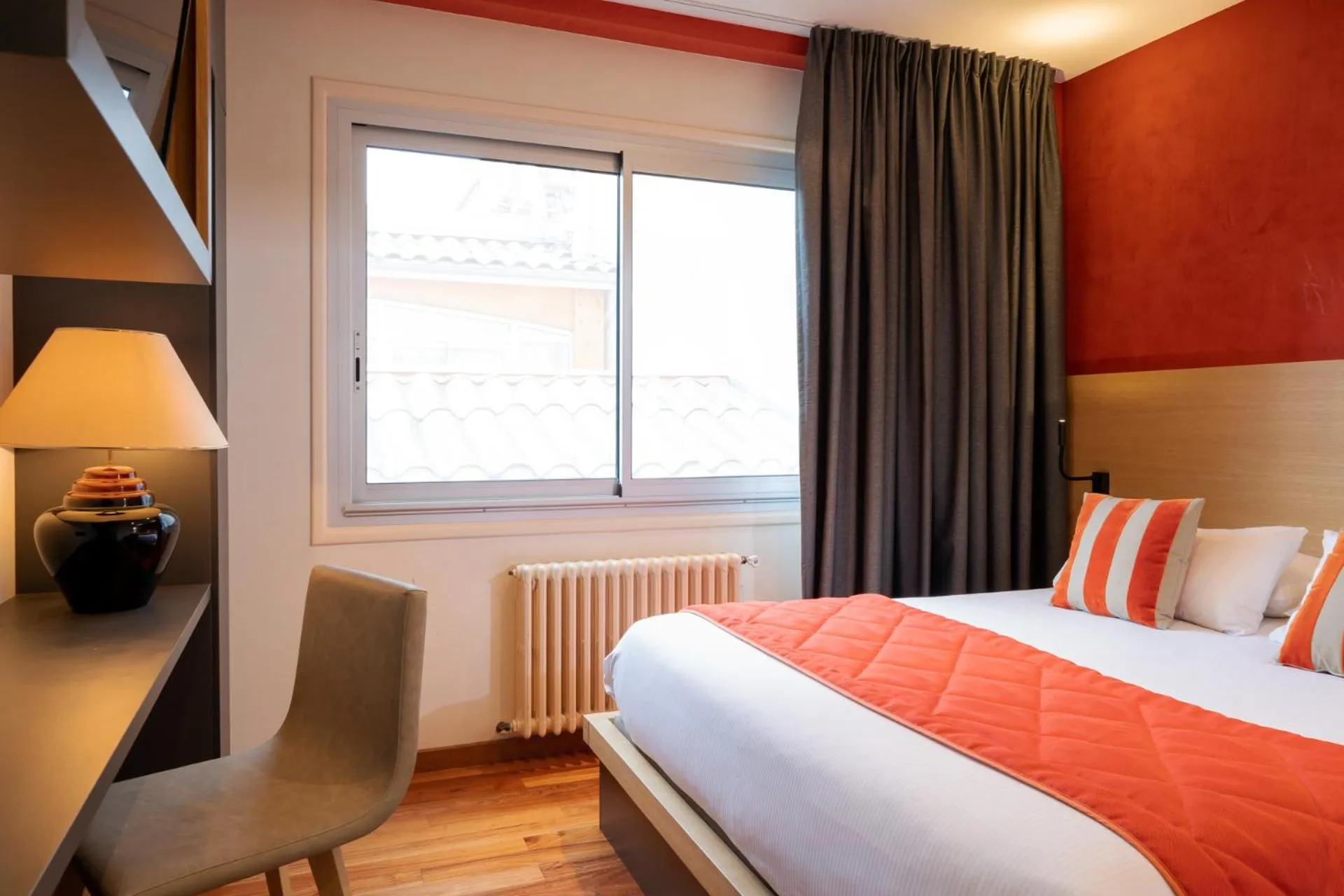 Photo of the whole room, Bed in Hotel Du Commerce Spa