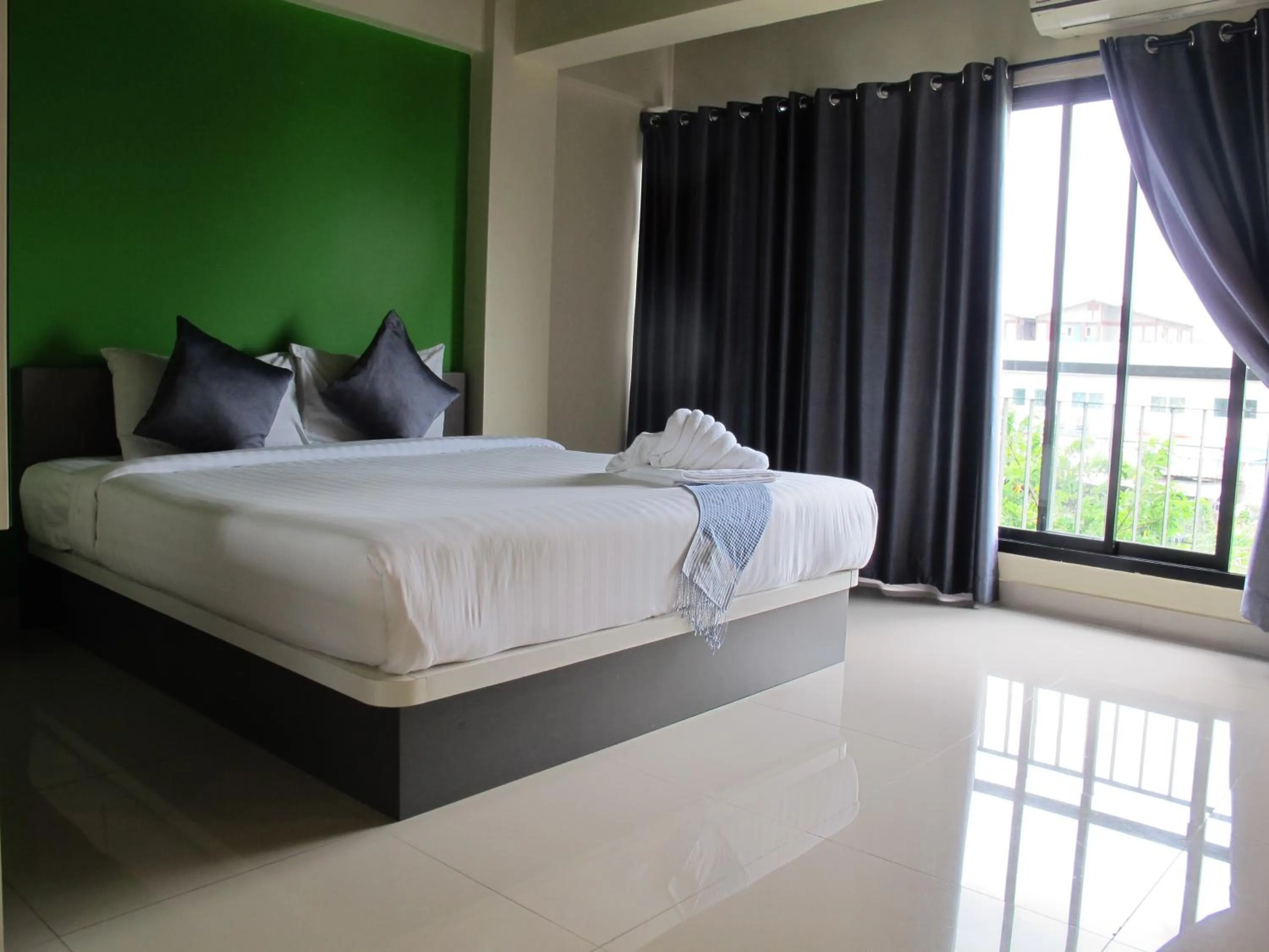 Bed in Suvarnabhumi Oriental Resort