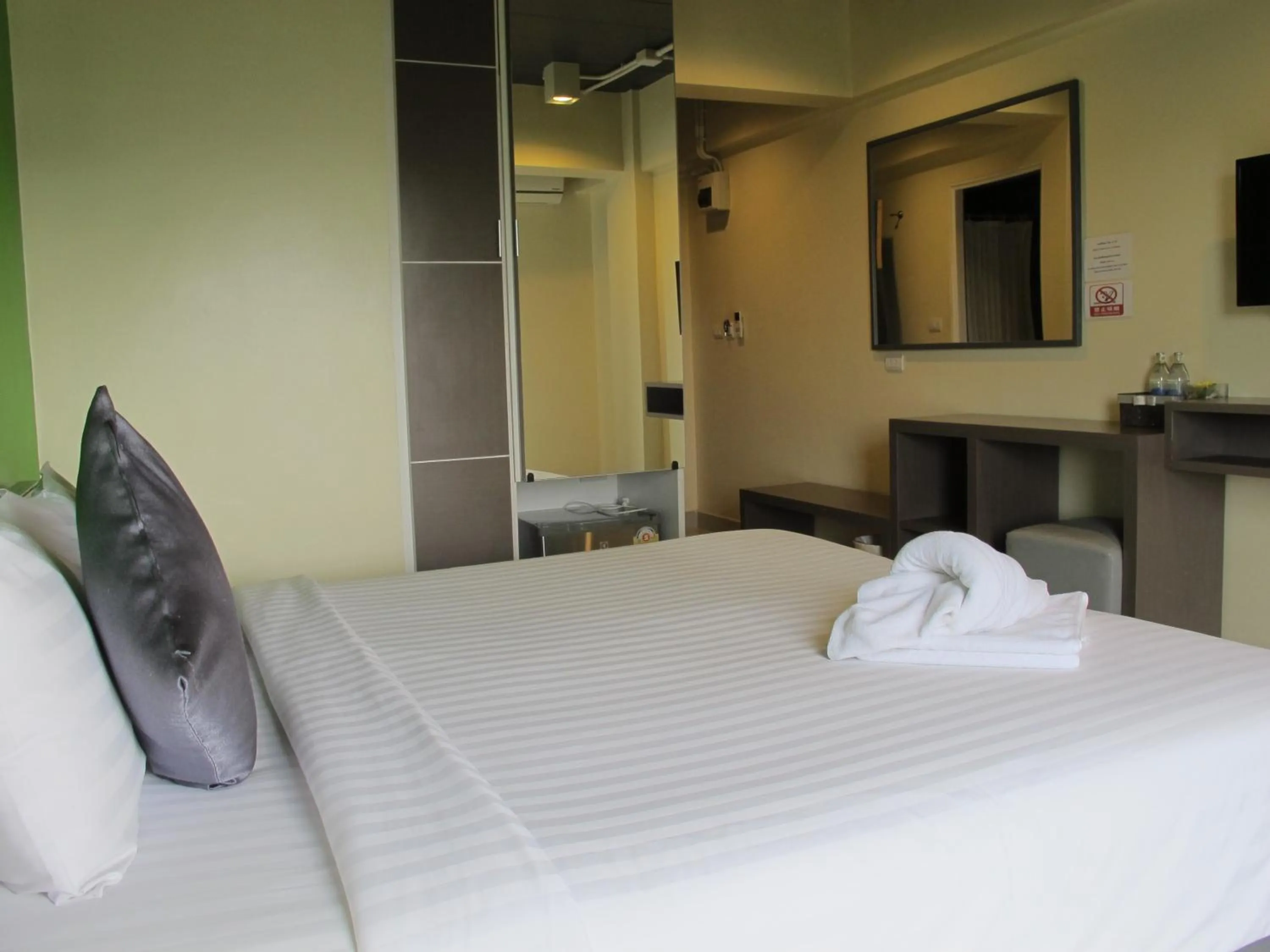 Bed in Suvarnabhumi Oriental Resort