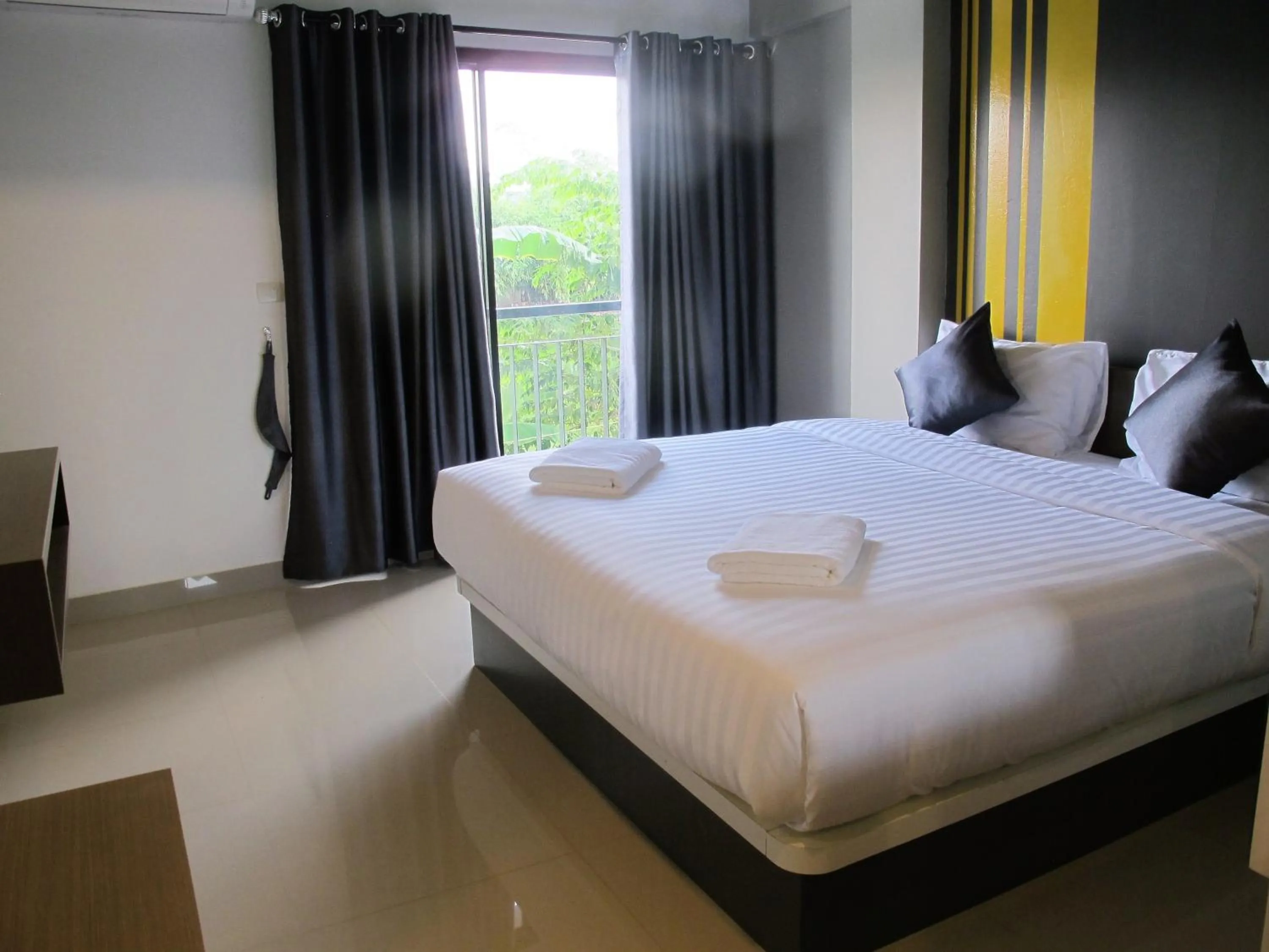 Bed in Suvarnabhumi Oriental Resort