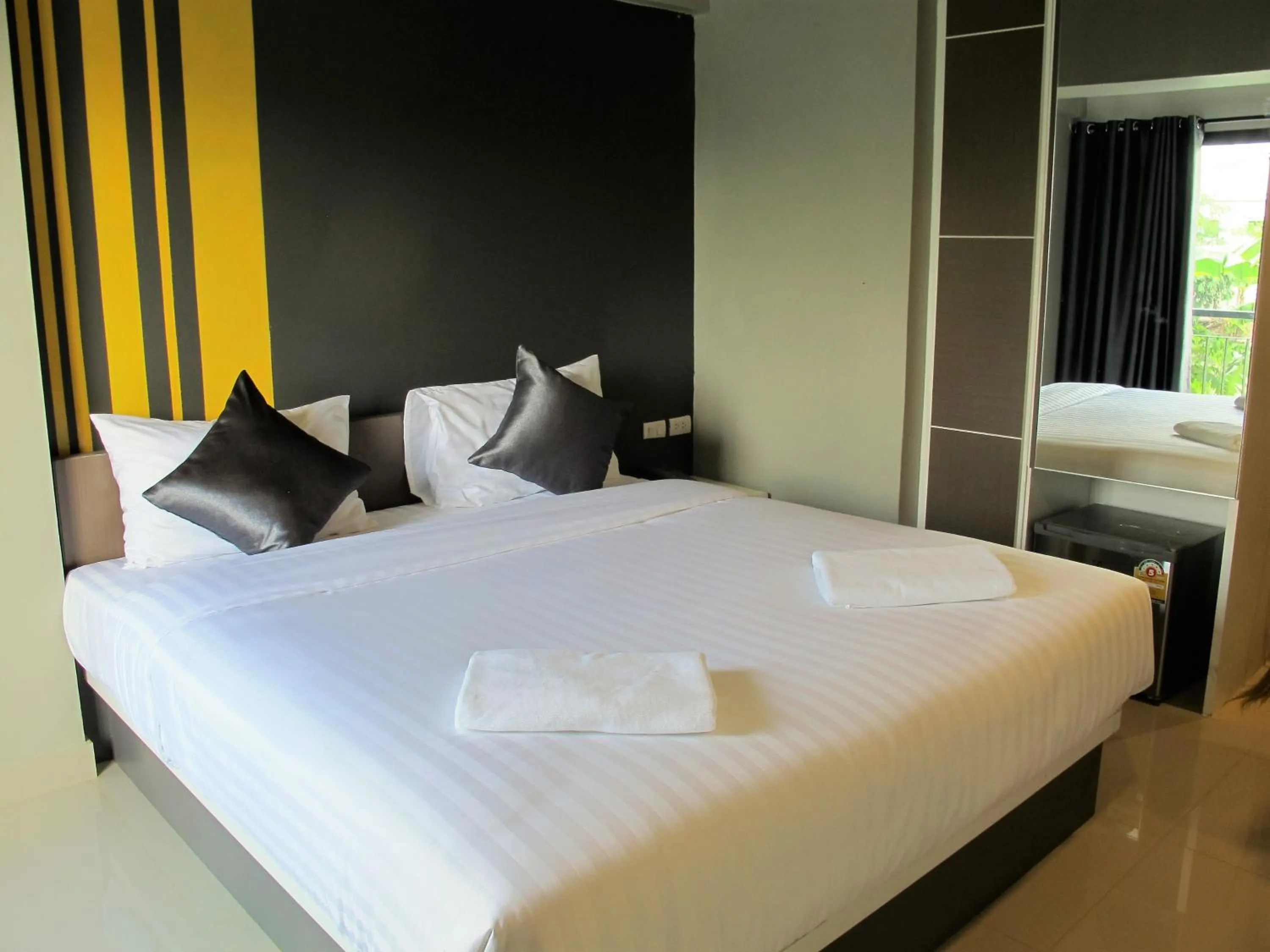 Bed in Suvarnabhumi Oriental Resort