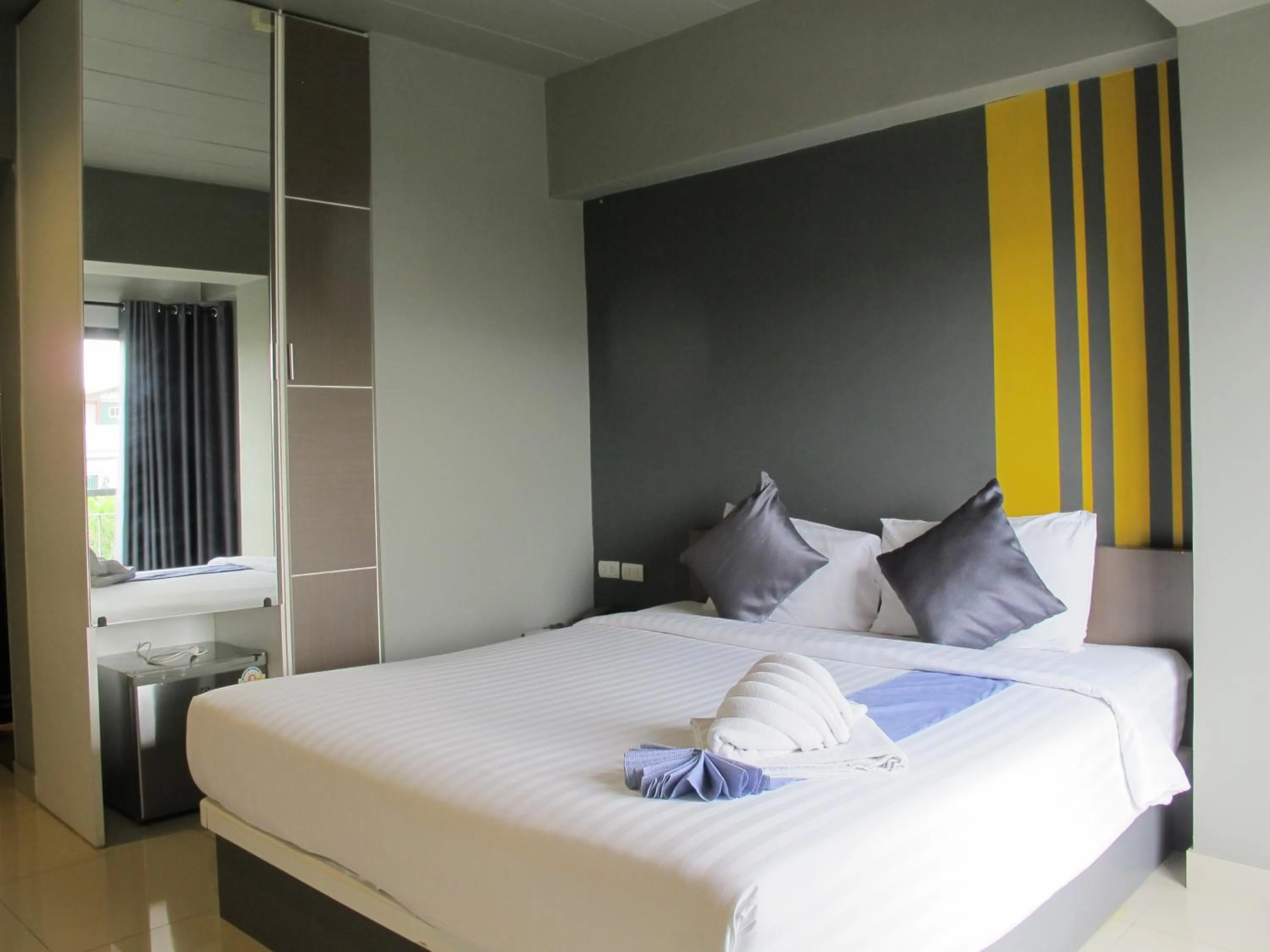 Bed in Suvarnabhumi Oriental Resort