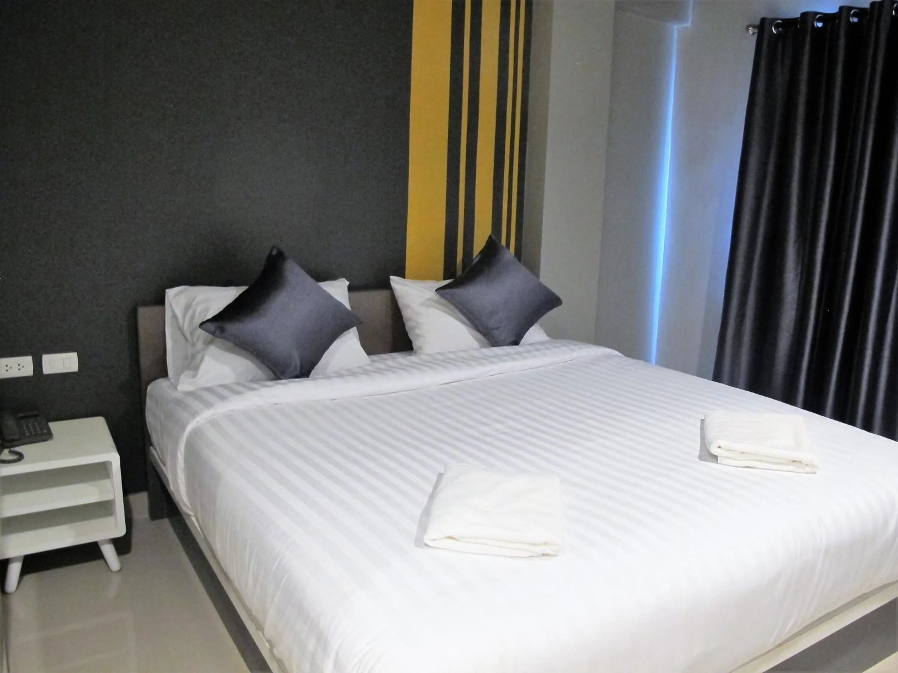 Bed in Suvarnabhumi Oriental Resort