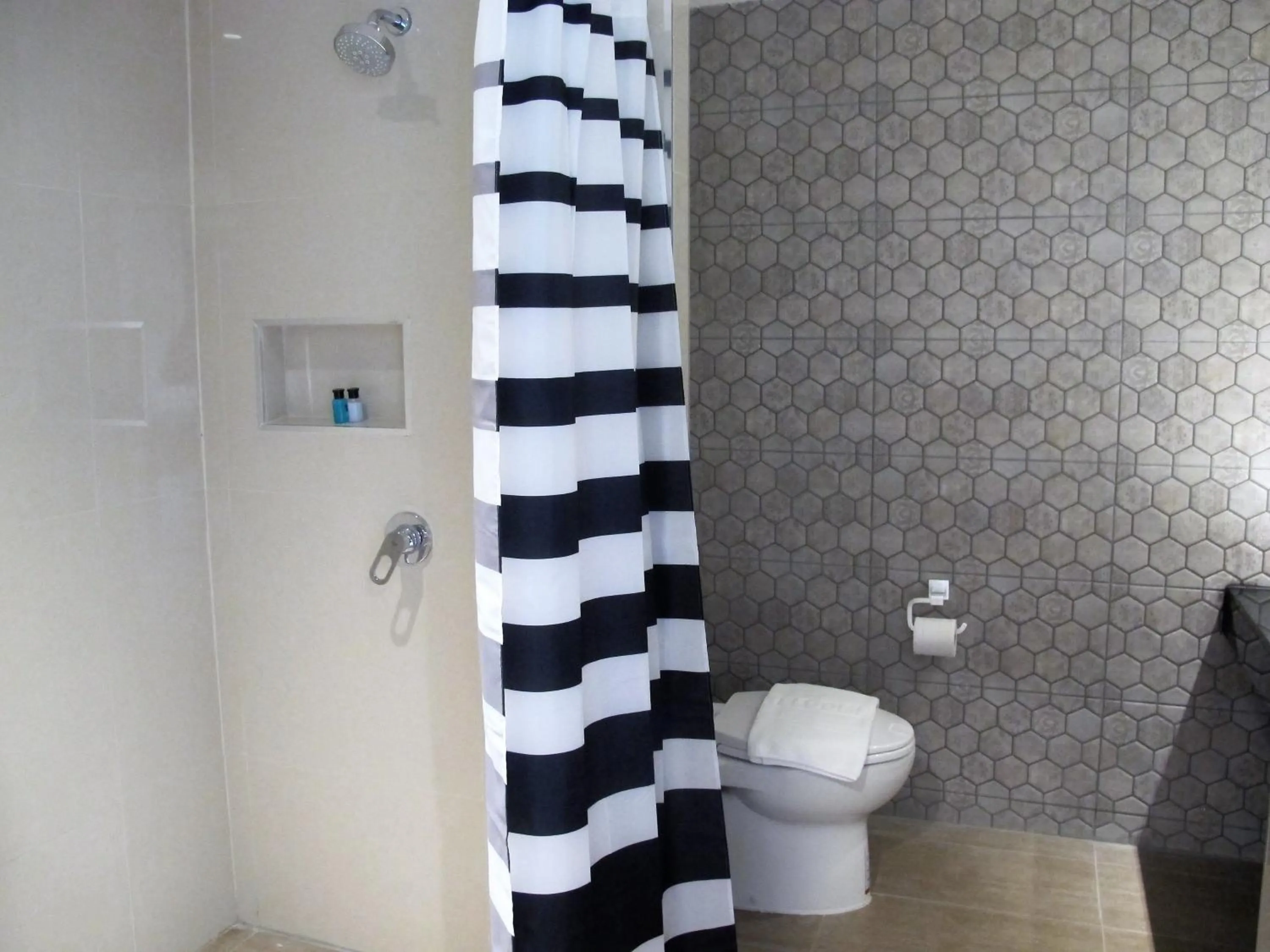 Shower in Suvarnabhumi Oriental Resort