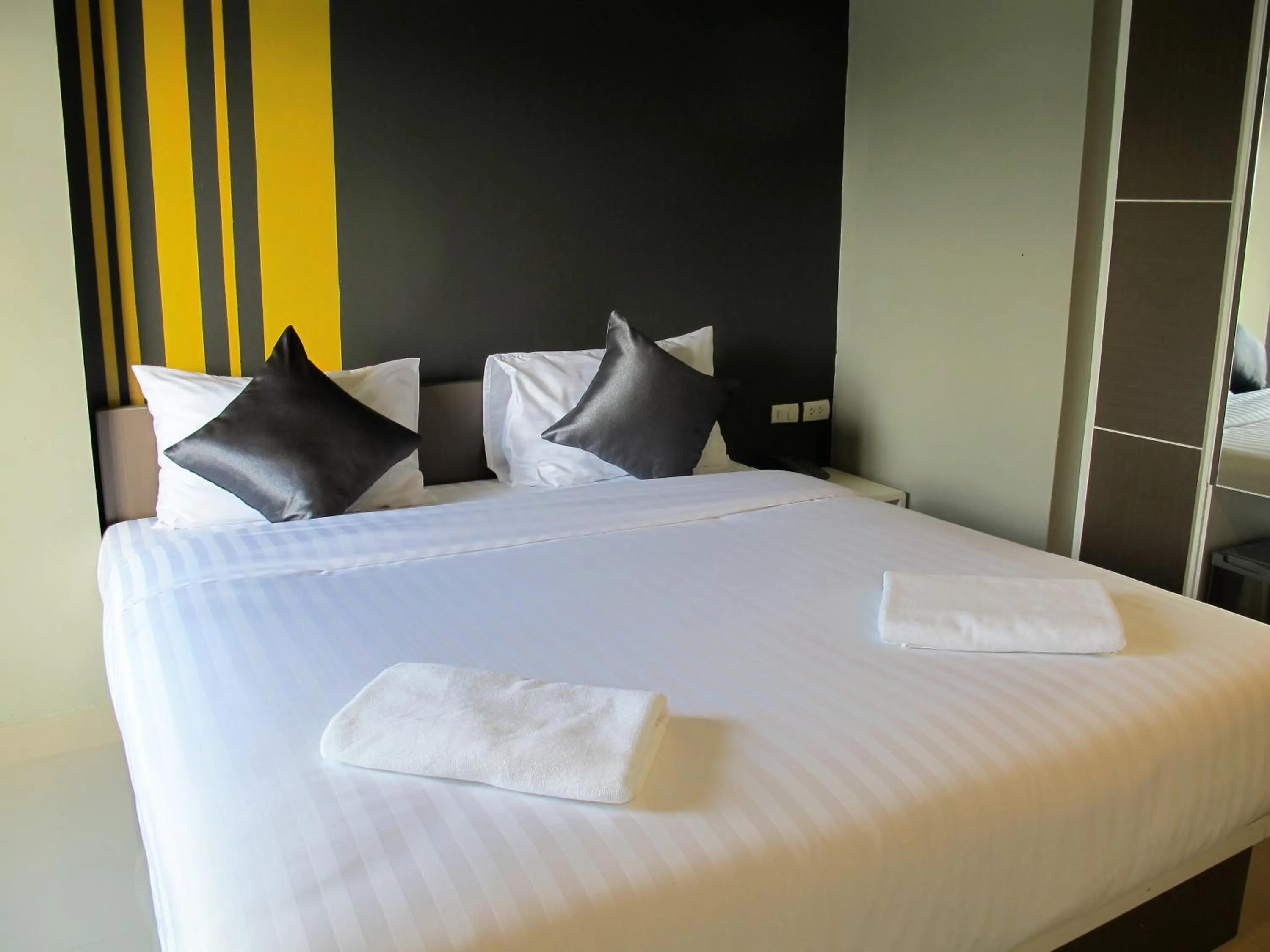 Bed in Suvarnabhumi Oriental Resort