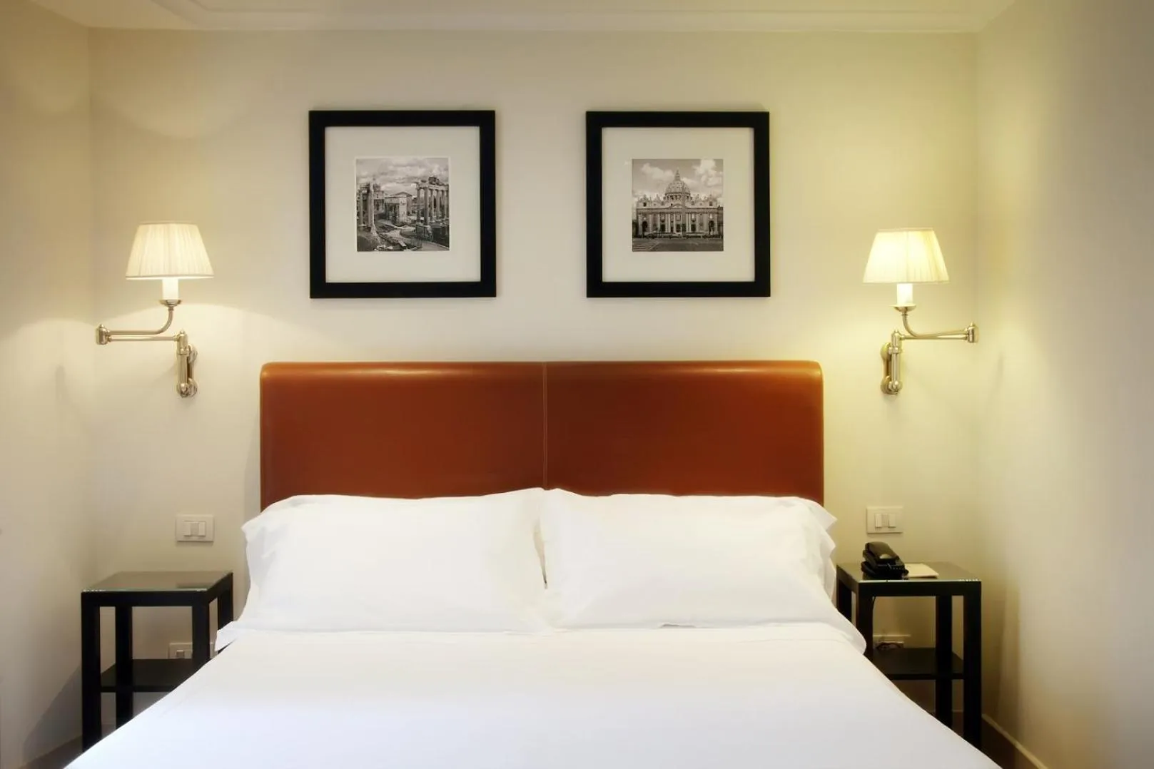 Bed in Hotel Albergo Santa Chiara