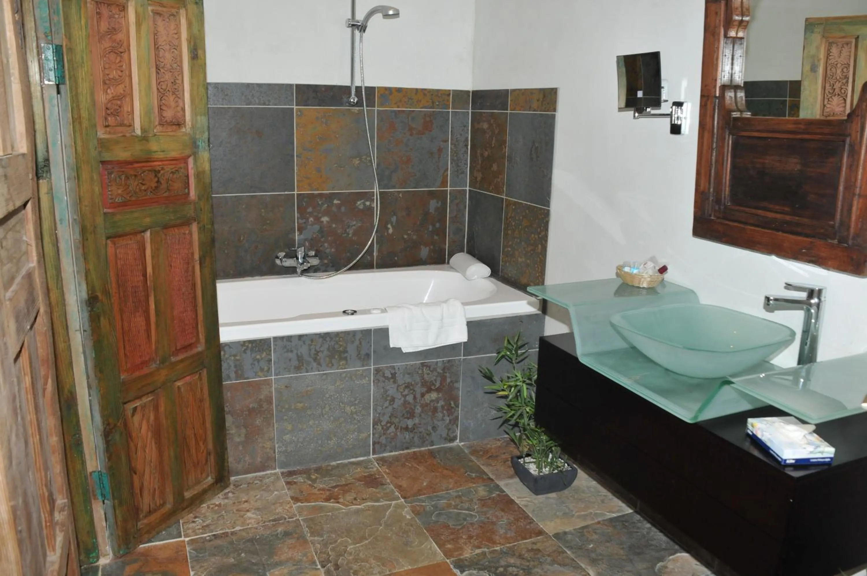 Bathroom in Hôtellerie Nouvelle de Villemartin