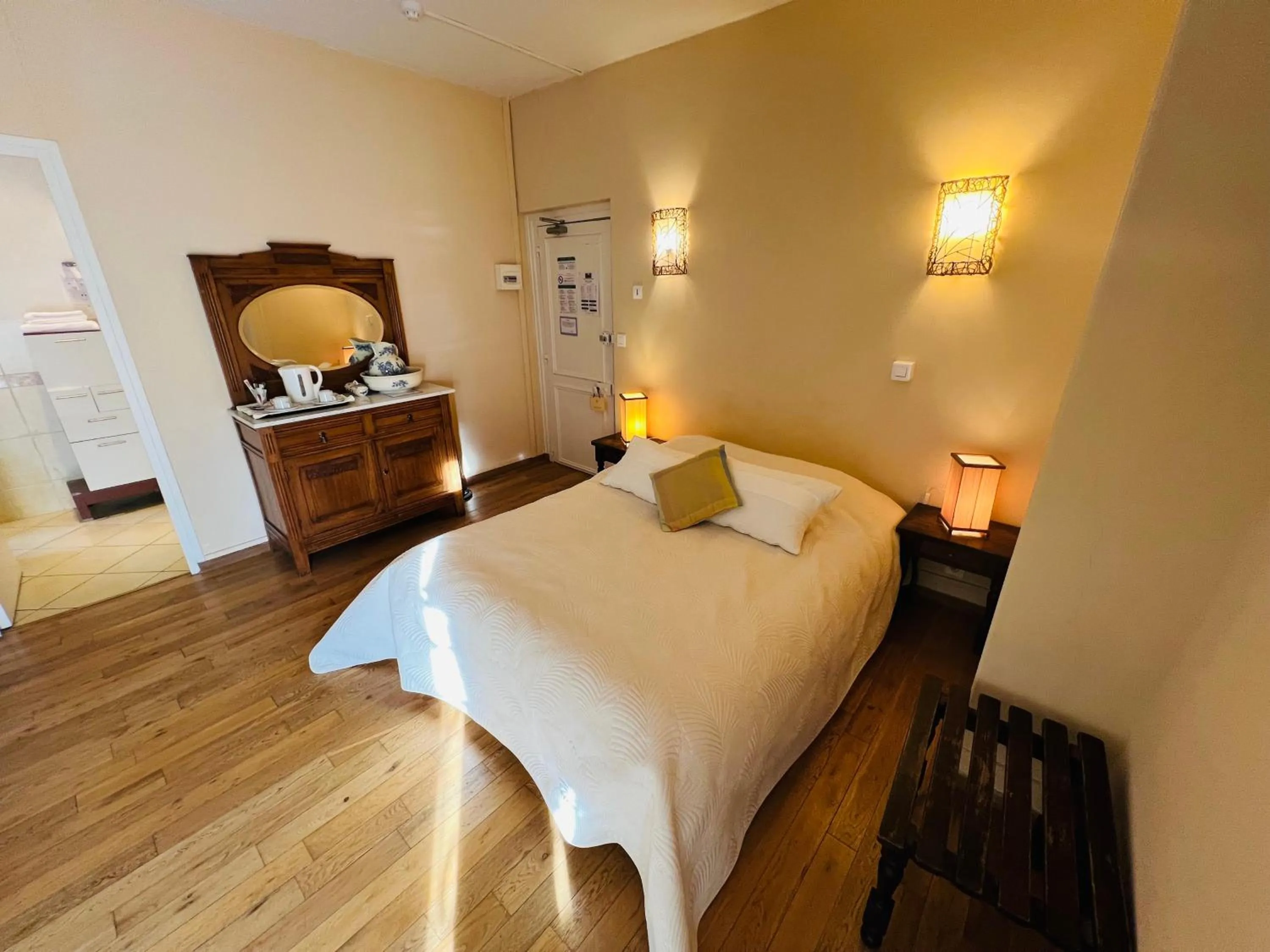 Bedroom, Bed in Hôtellerie Nouvelle de Villemartin