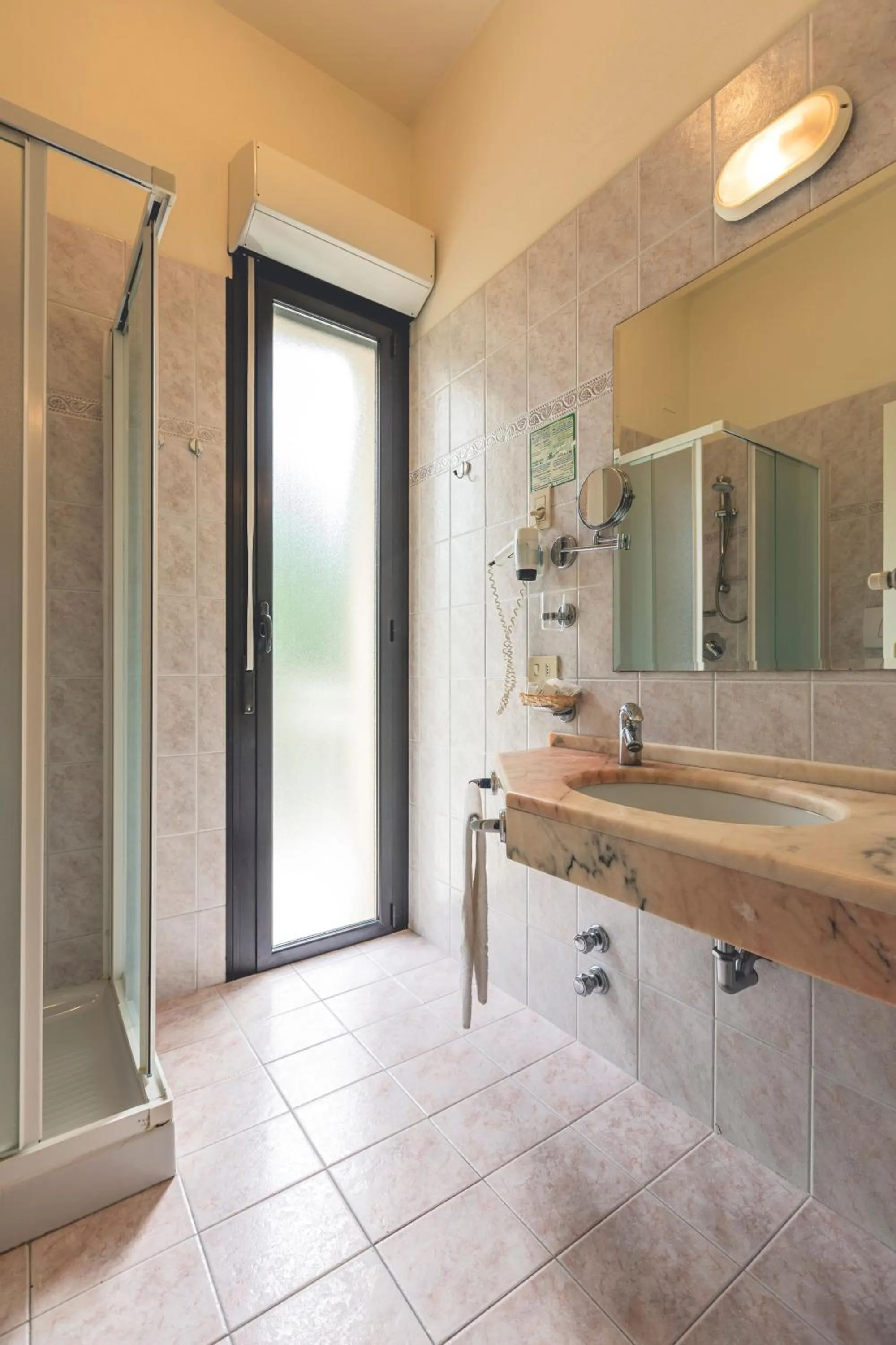 Bathroom in Hotel Athena