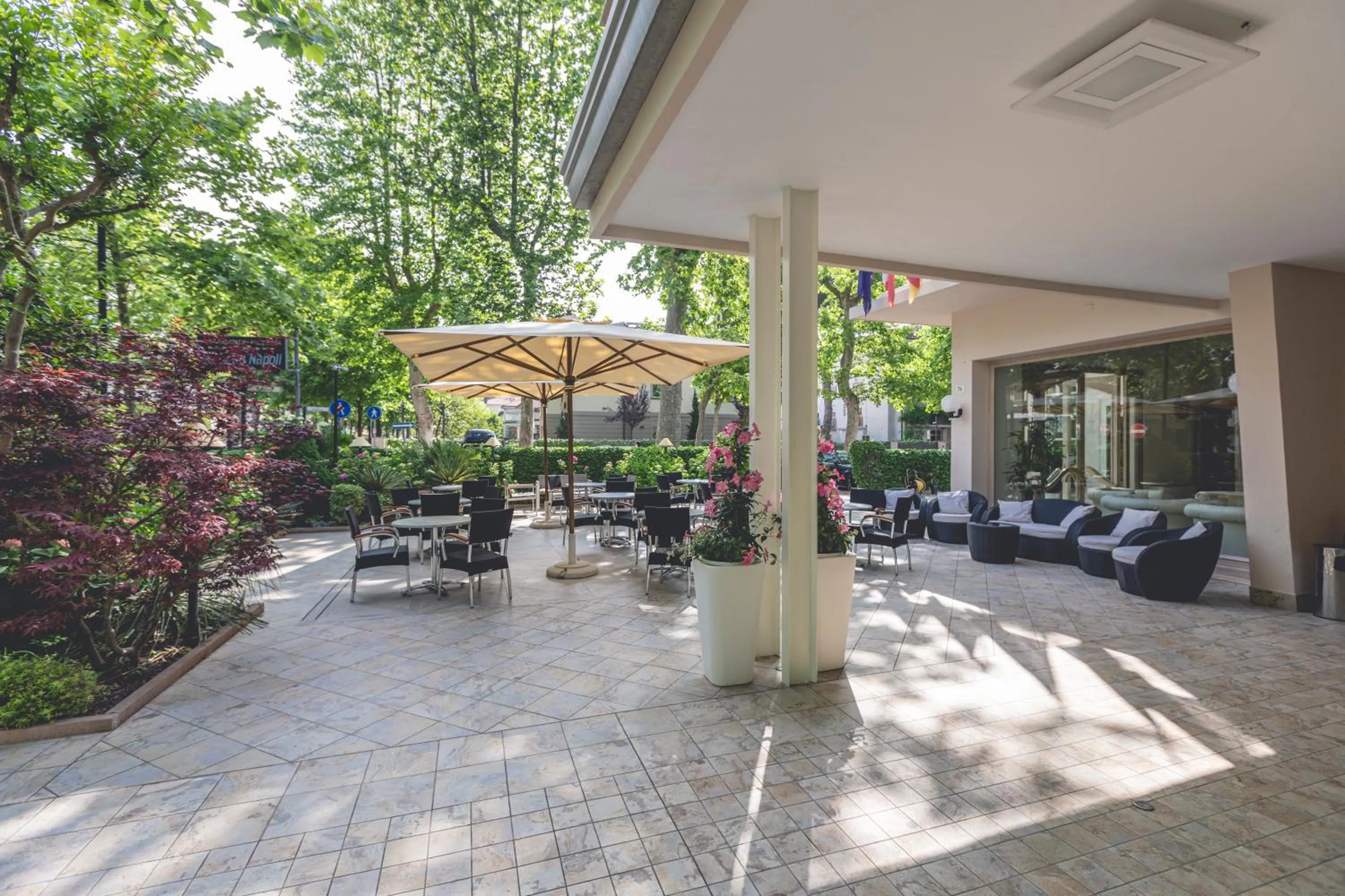 Patio in Hotel Athena