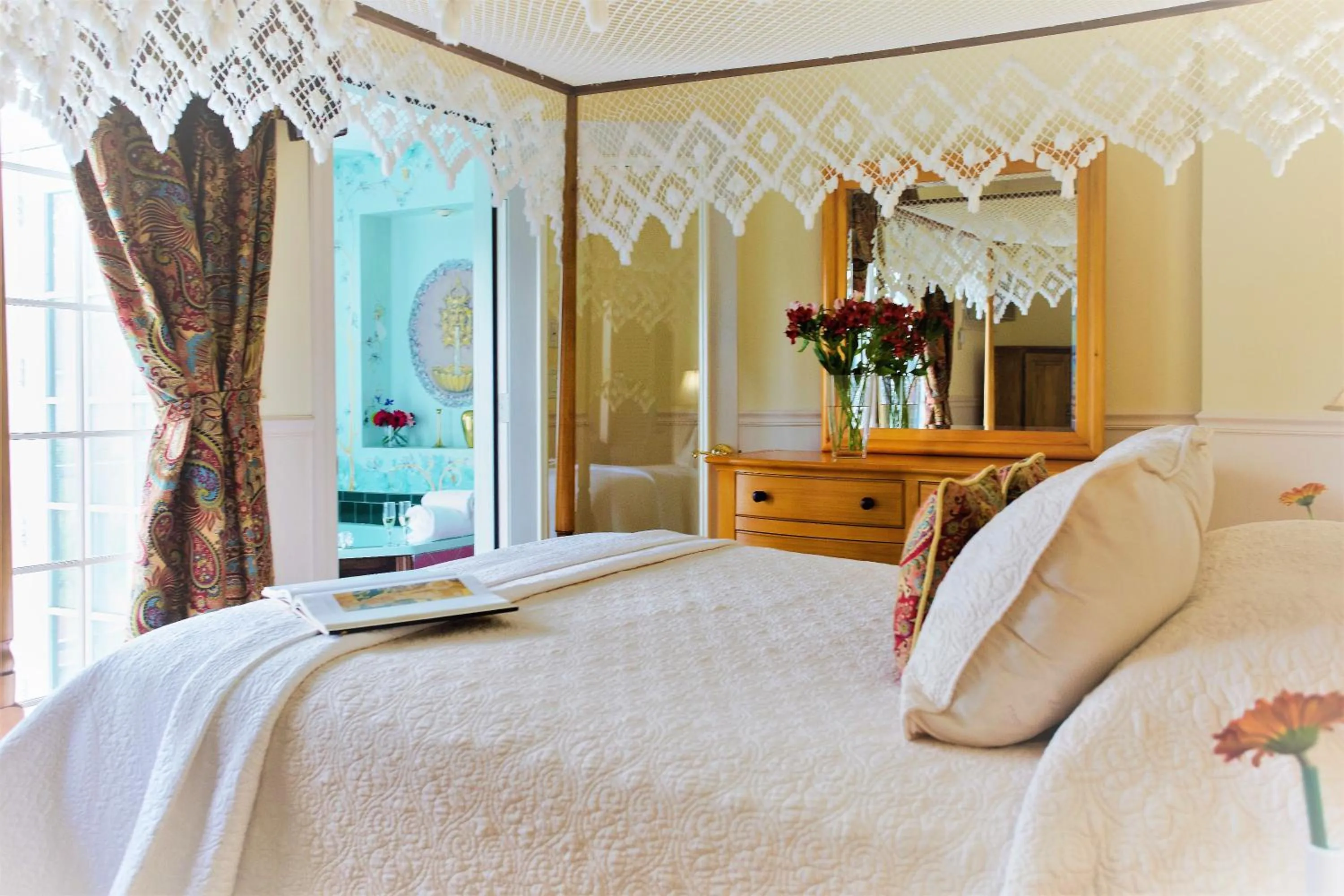 Bedroom, Bed in Queen Anne Inn