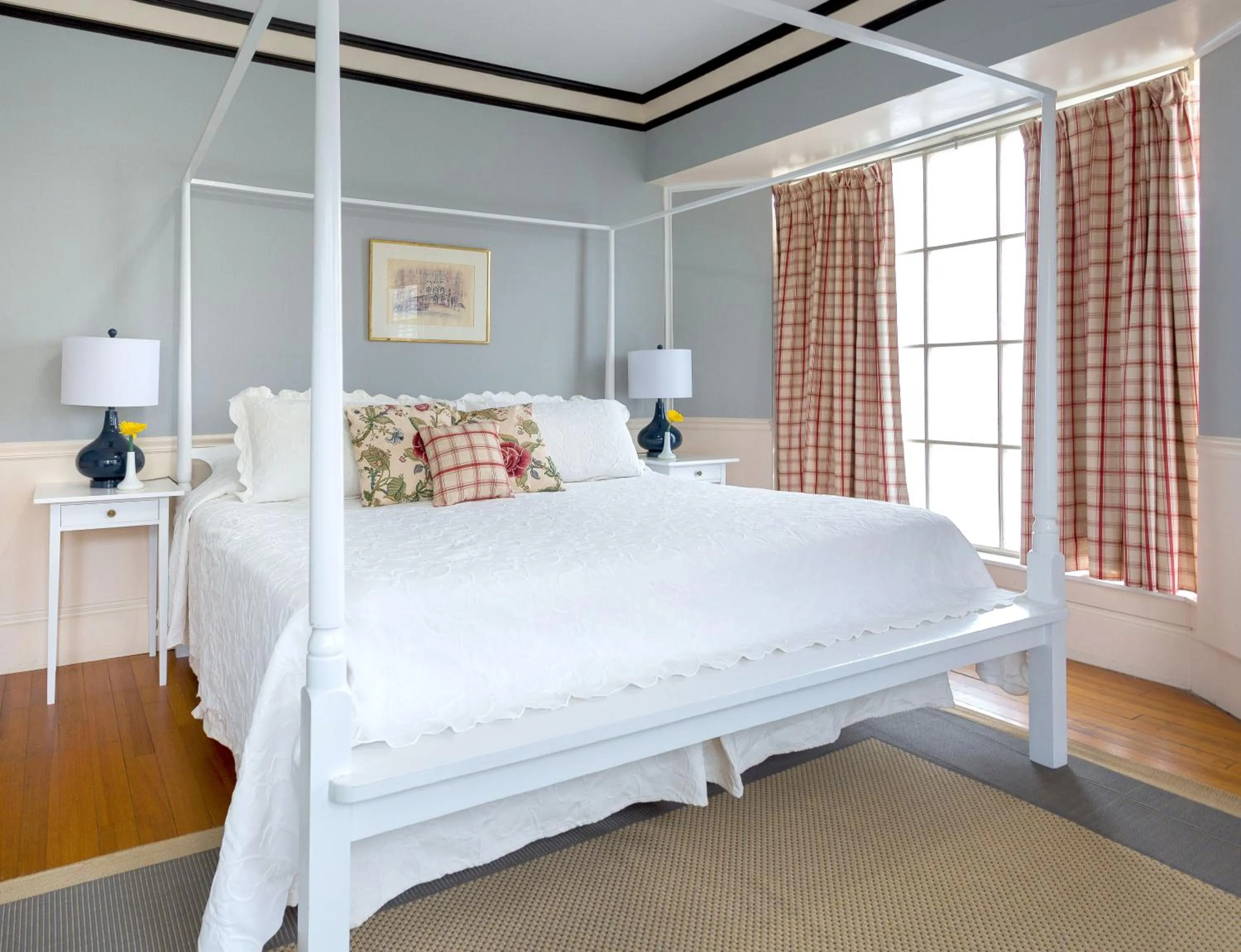 Bed in Queen Anne Inn