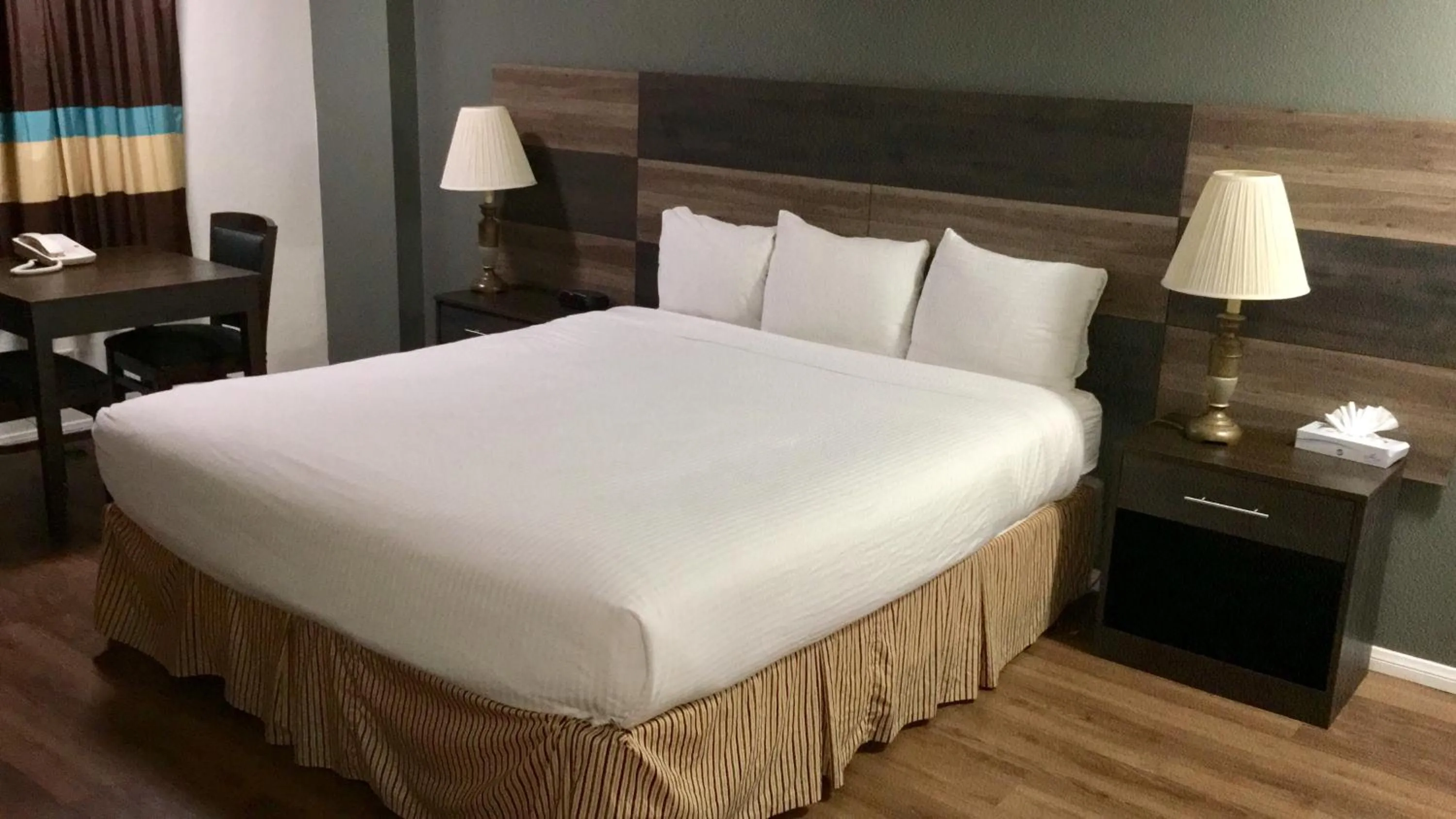 Photo of the whole room, Bed in Cozy Inn