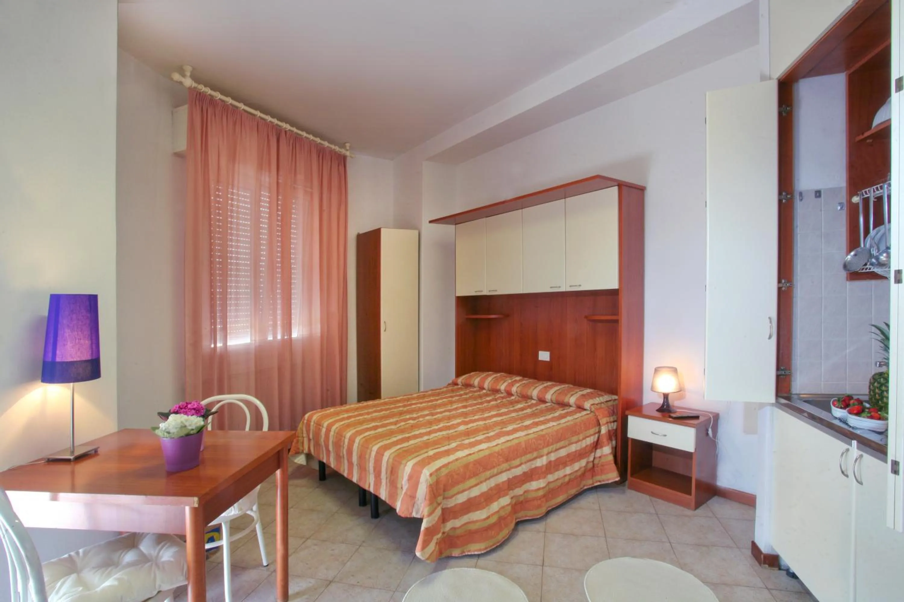 Photo of the whole room, Bed in Residence Auriga