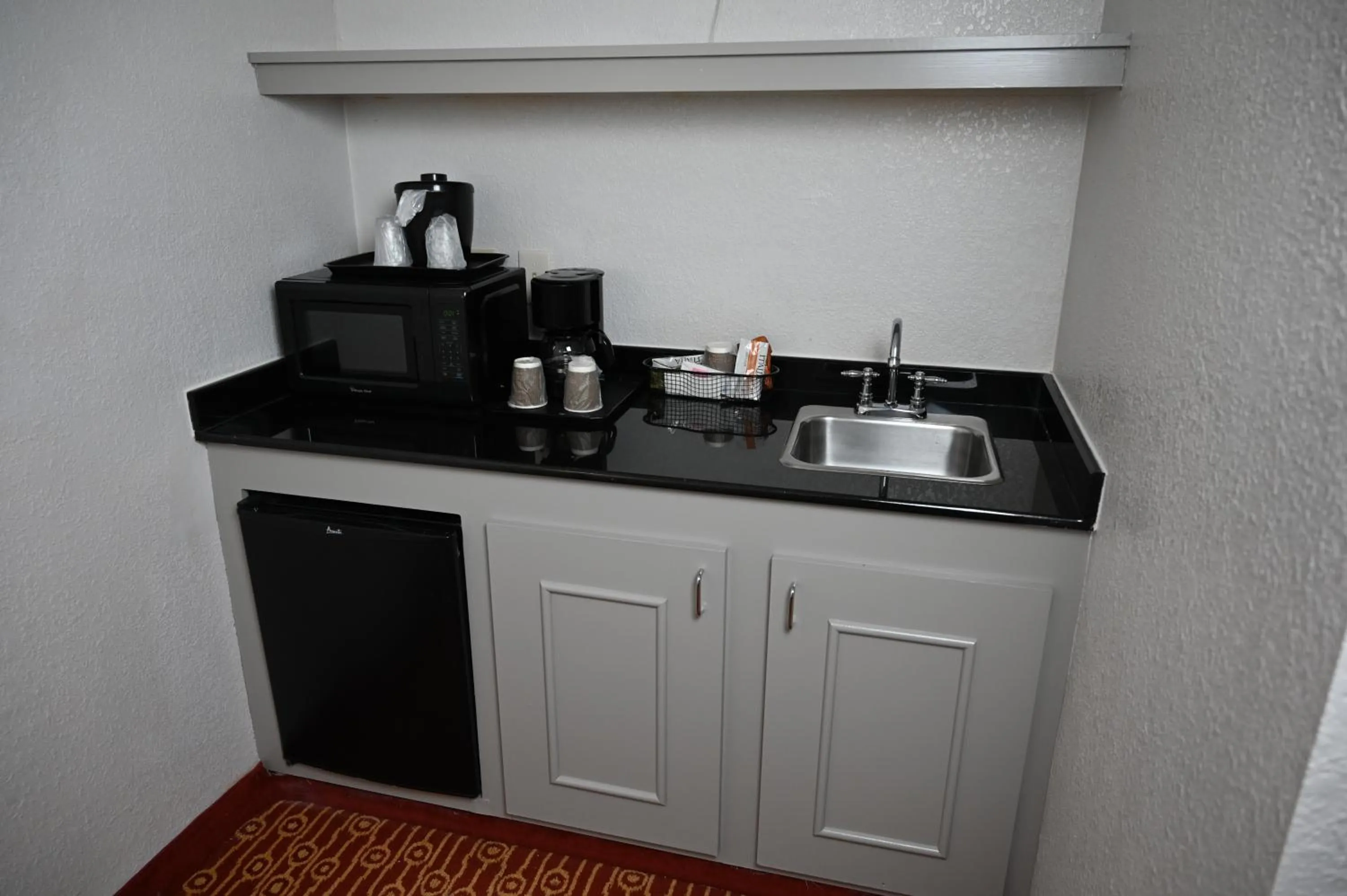 Atrium Hotel and Suites DFW Airport