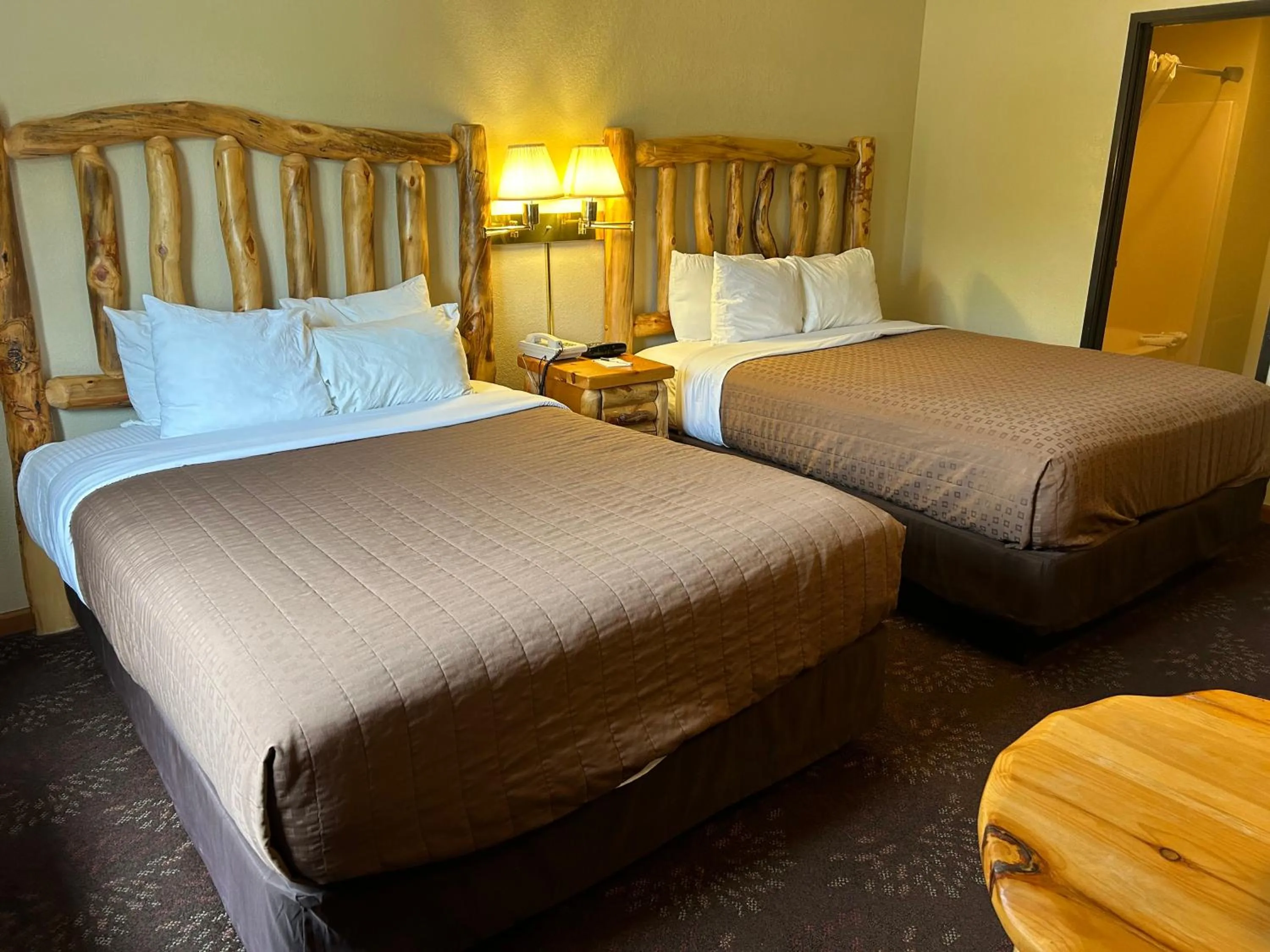 Bed in Super 8 by Wyndham Bridgeview of Mackinaw City