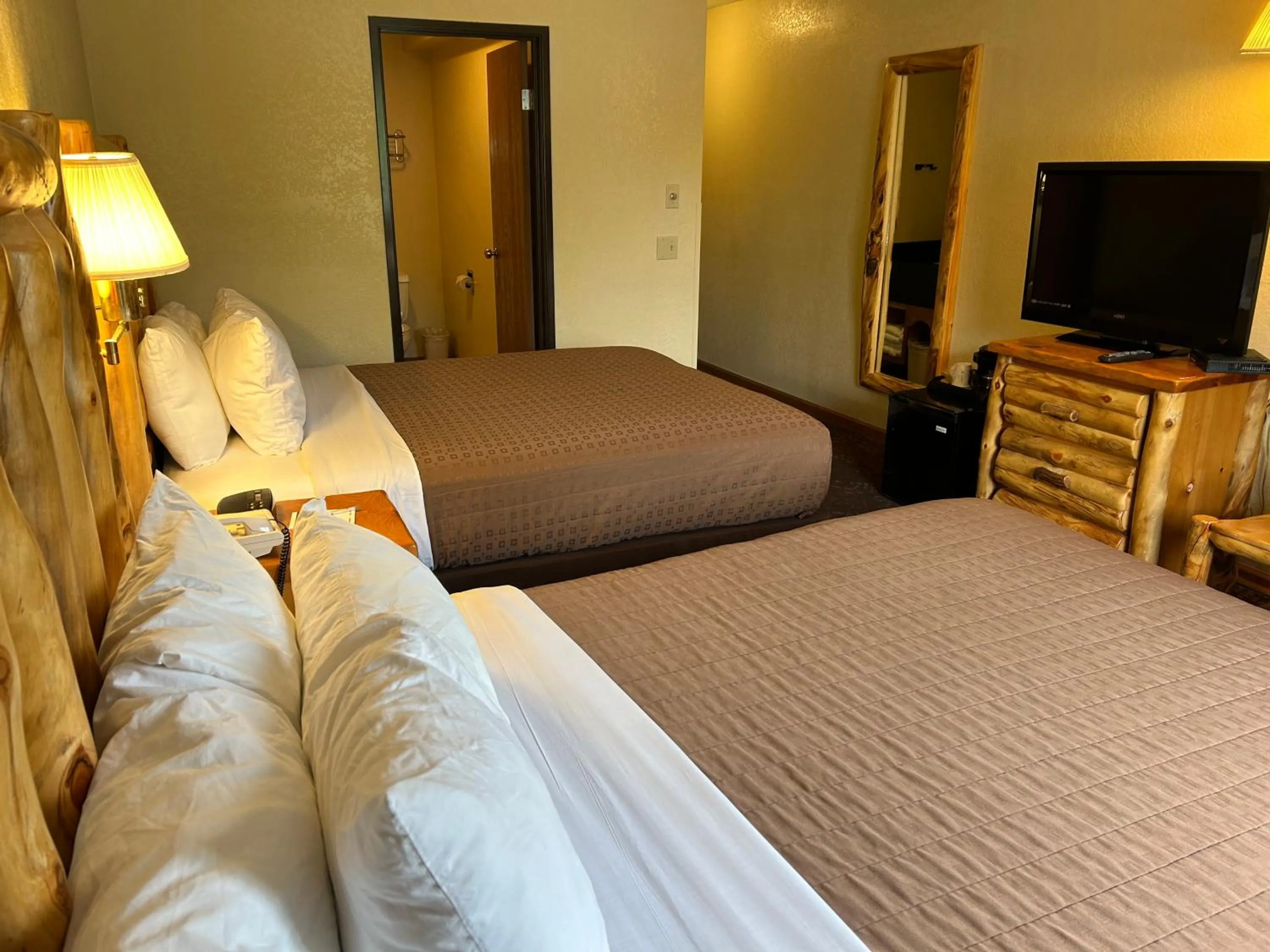 Bed in Super 8 by Wyndham Bridgeview of Mackinaw City