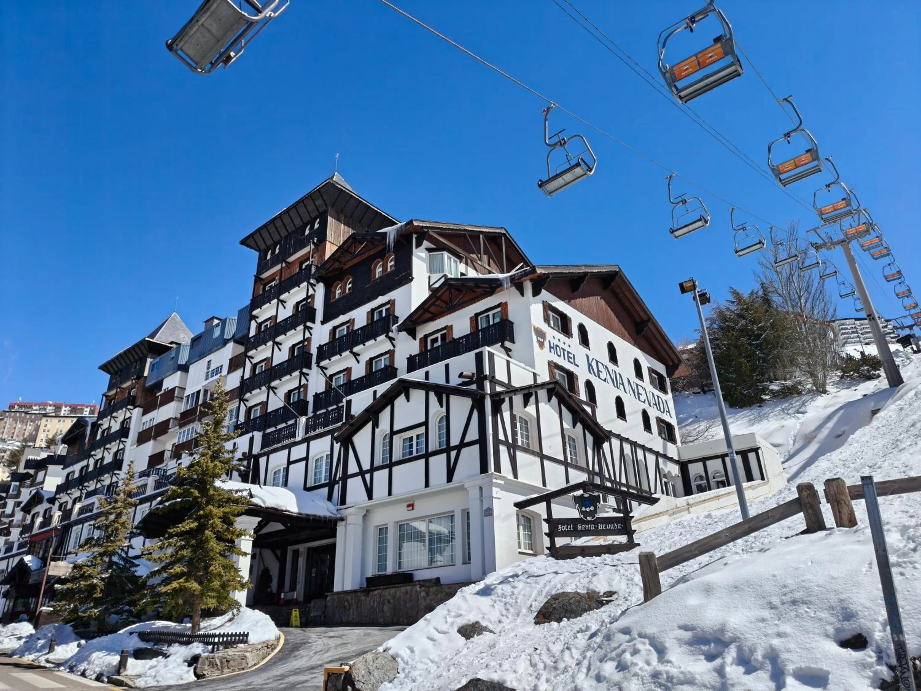 Property building in Hotel Kenia Nevada