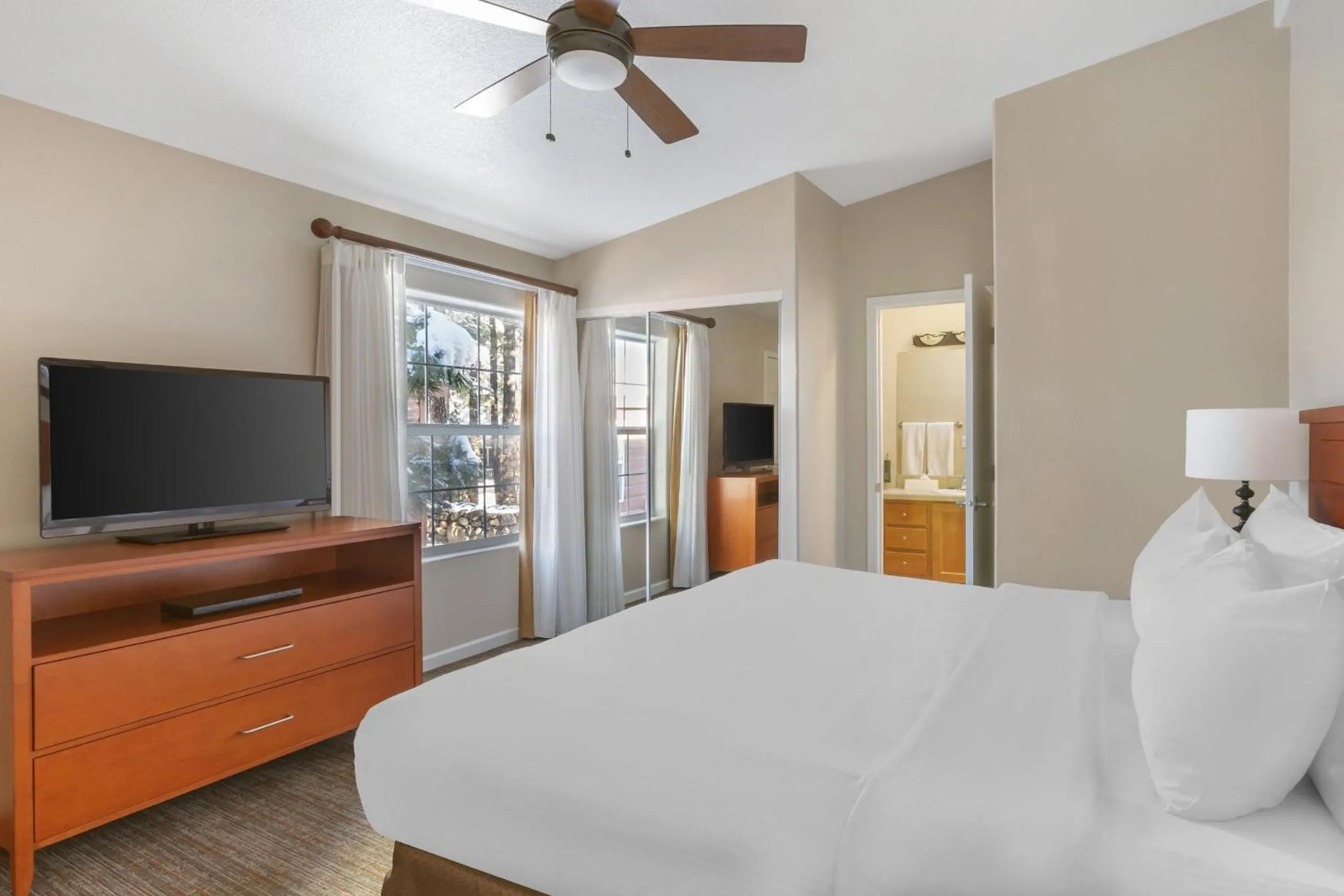 Bedroom, Bed in PVC at The Roundhouse Resort