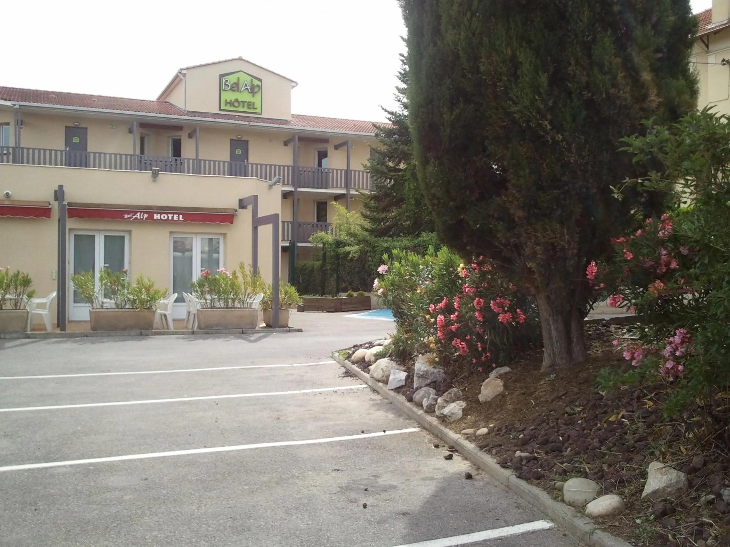 Facade/entrance in Hotel Bel Alp Manosque