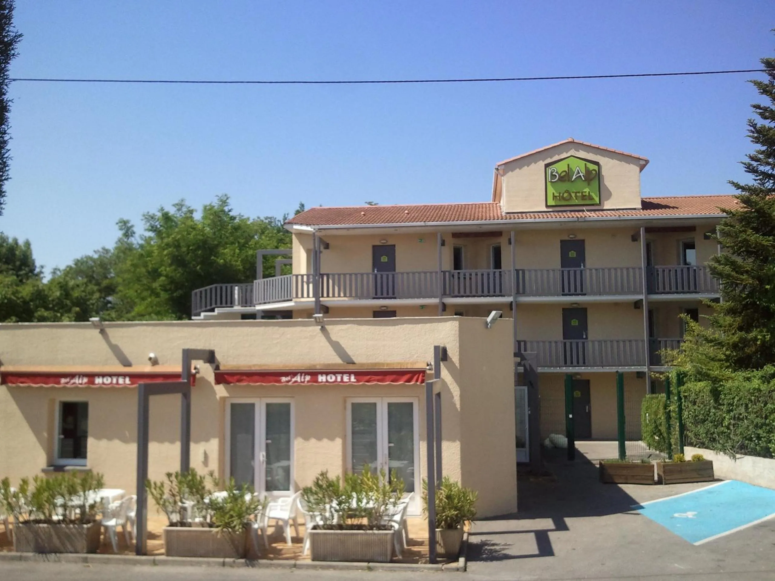 Facade/entrance in Hotel Bel Alp Manosque