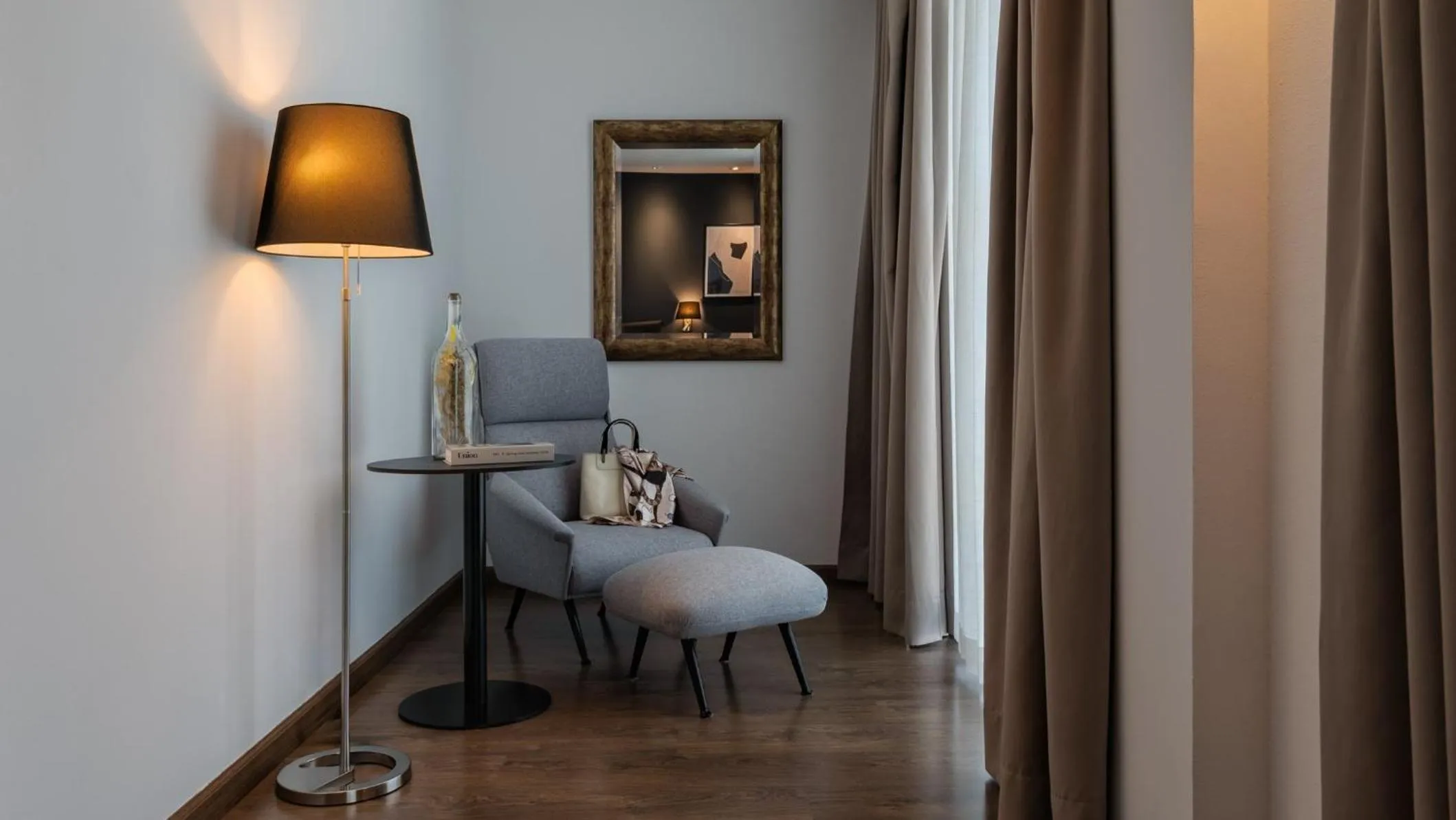 Photo of the whole room in Hotel Crowne Plaza Madrid Airport