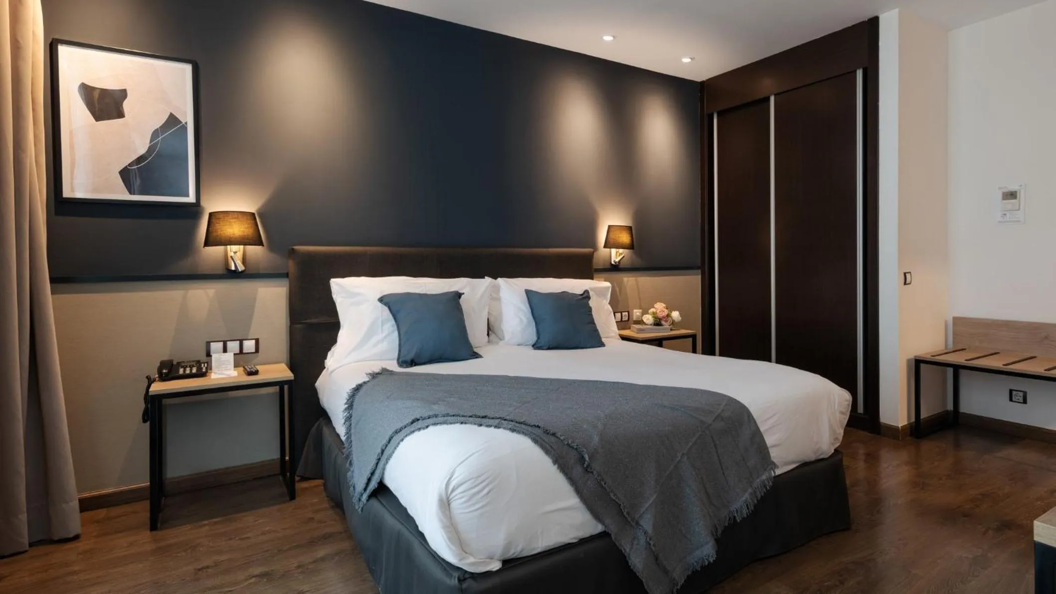 Photo of the whole room, Bed in Hotel Crowne Plaza Madrid Airport