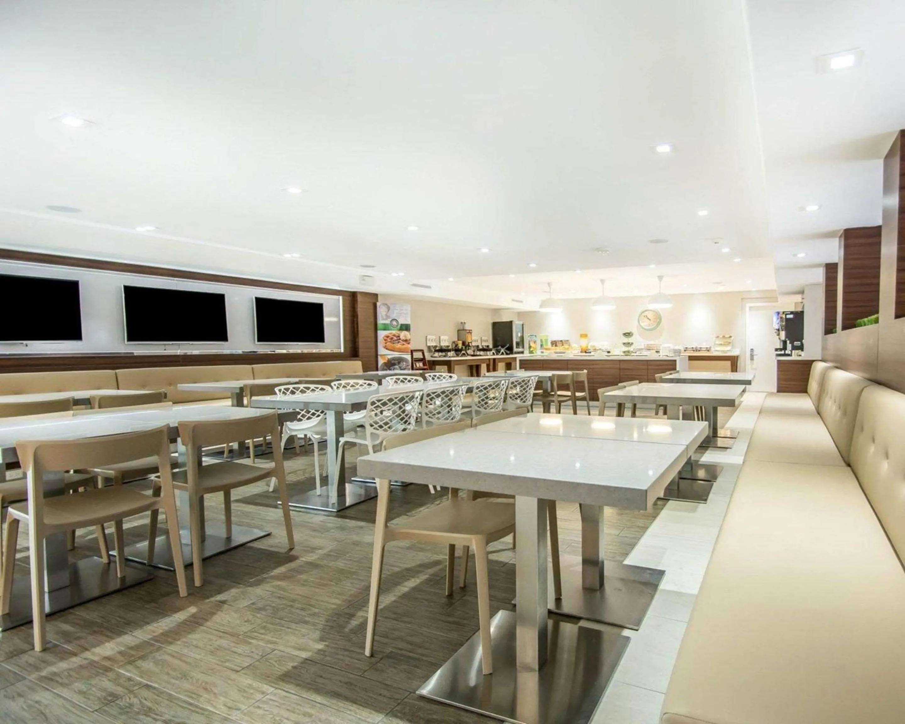 Restaurant/places to eat in Quality Inn & Suites By the Parks