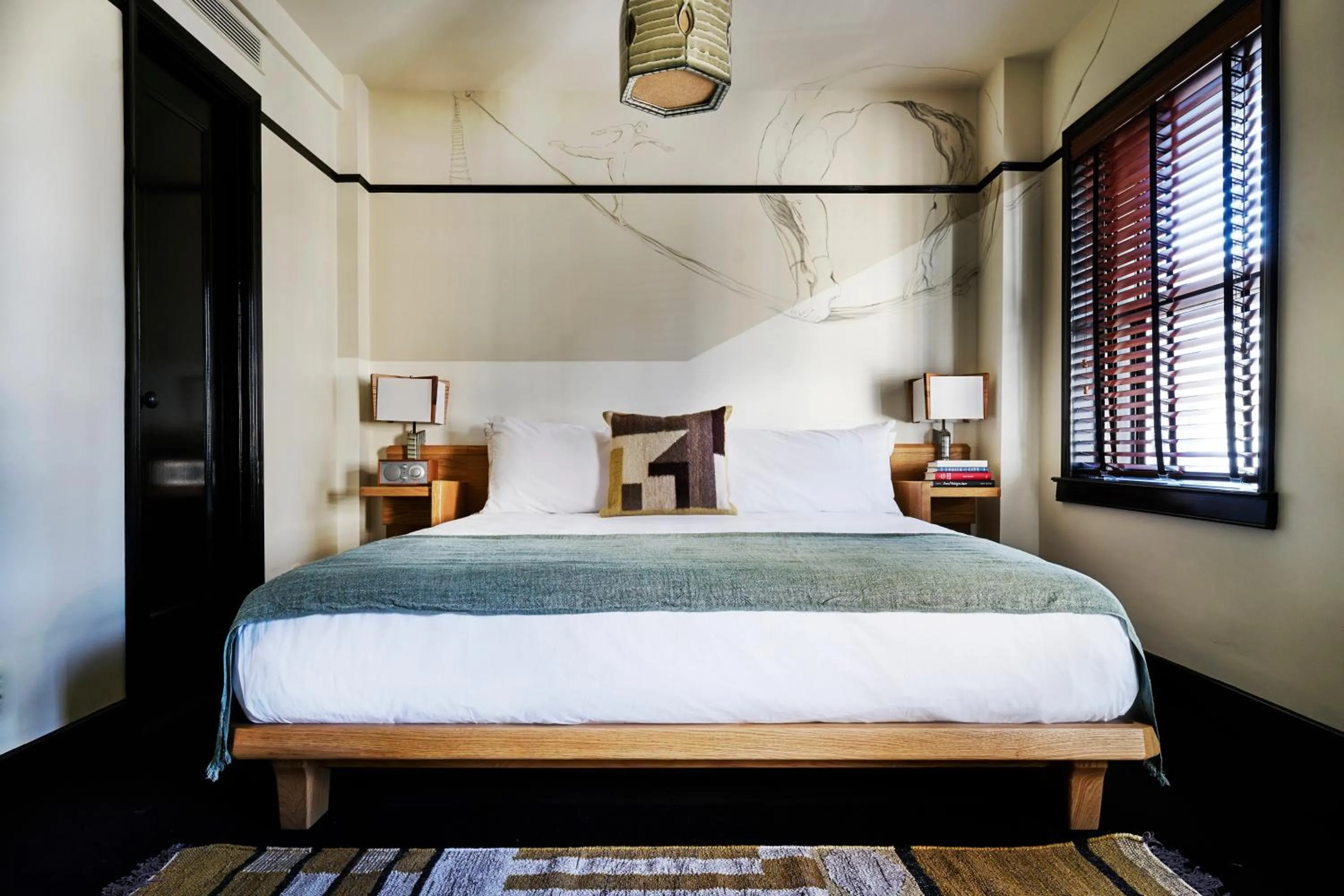 Bedroom, Bed in Freehand New York