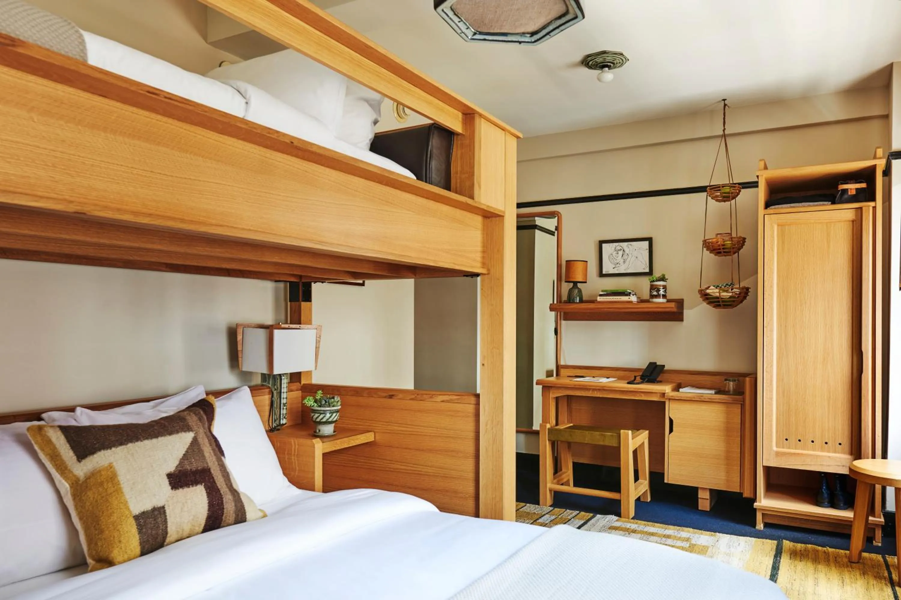 Bedroom, Bed in Freehand New York