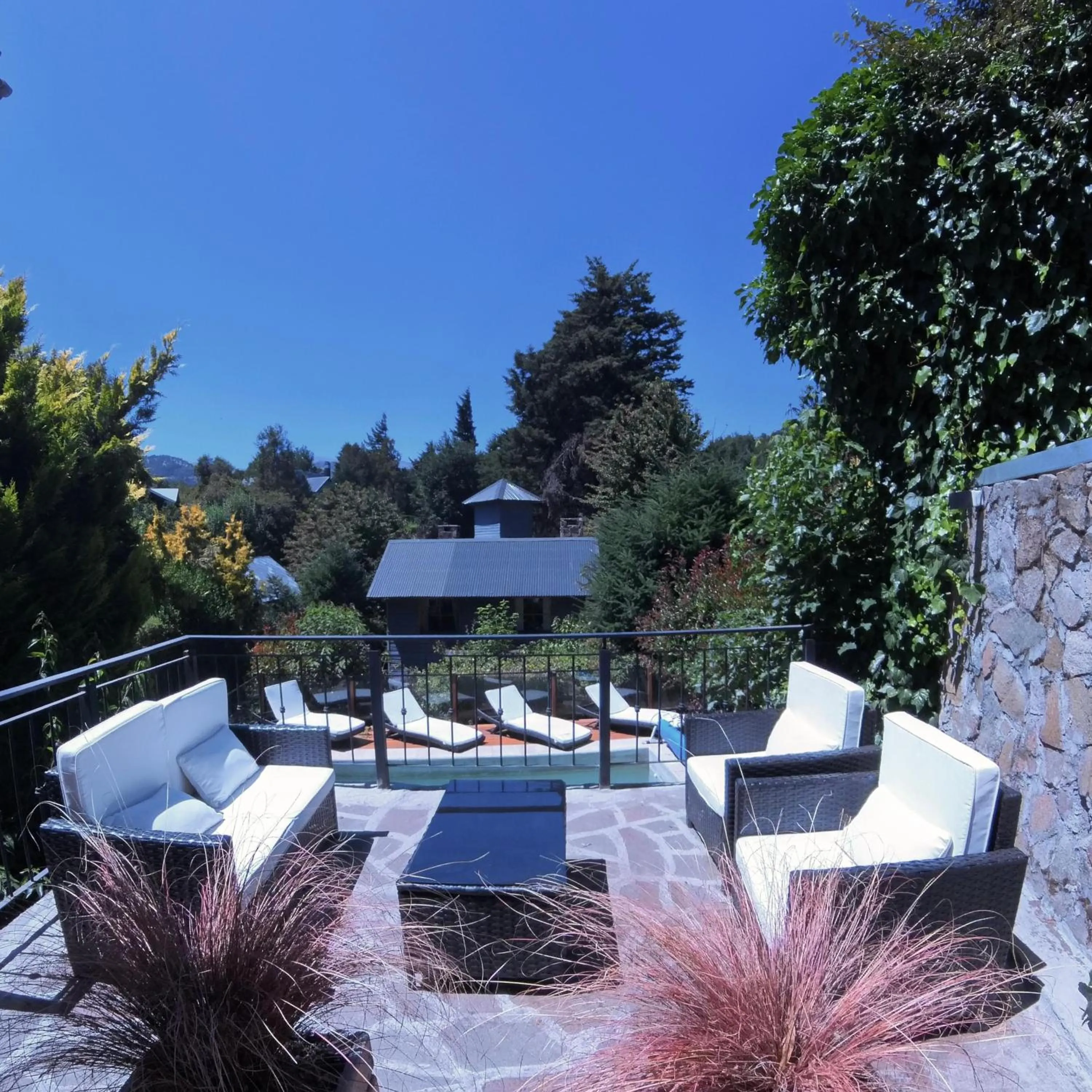 Seating area in Las Cumbres Apart & Suites