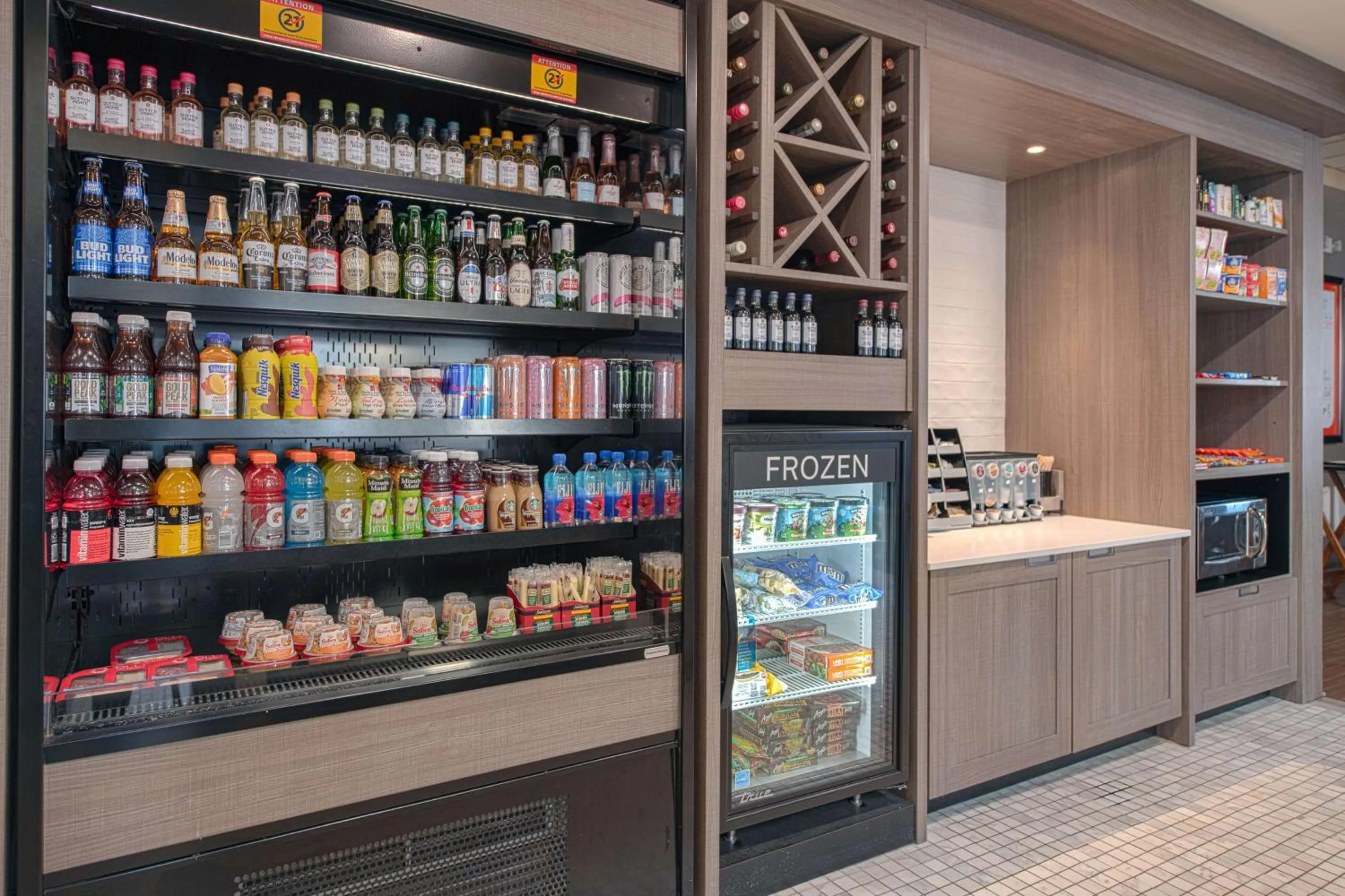 Restaurant/places to eat in Hilton Garden Inn Newport News