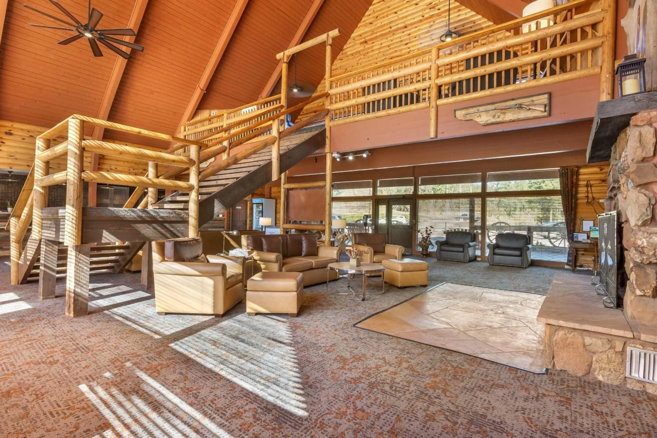 Seating area in Kohl's Ranch Lodge