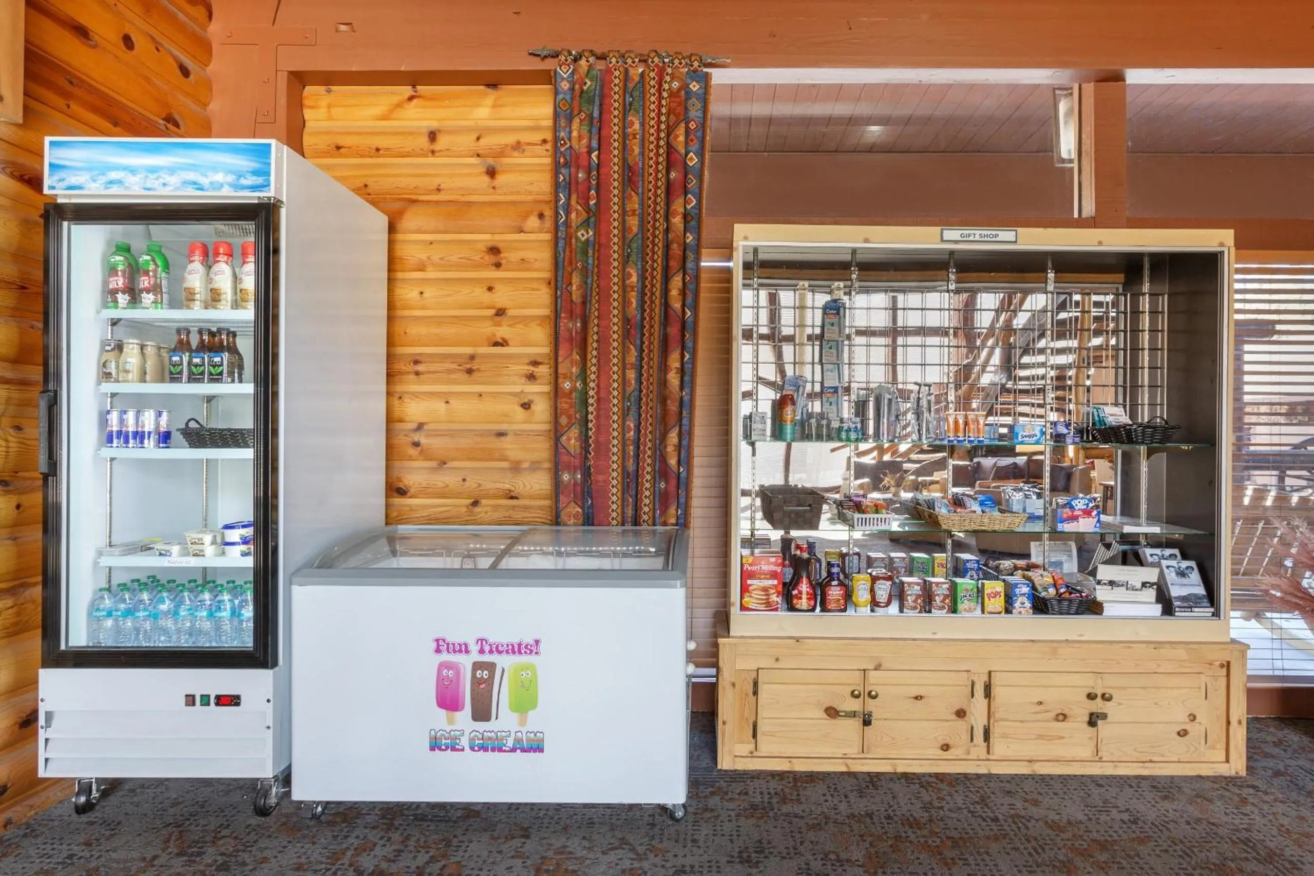 Food and drinks in Kohl's Ranch Lodge