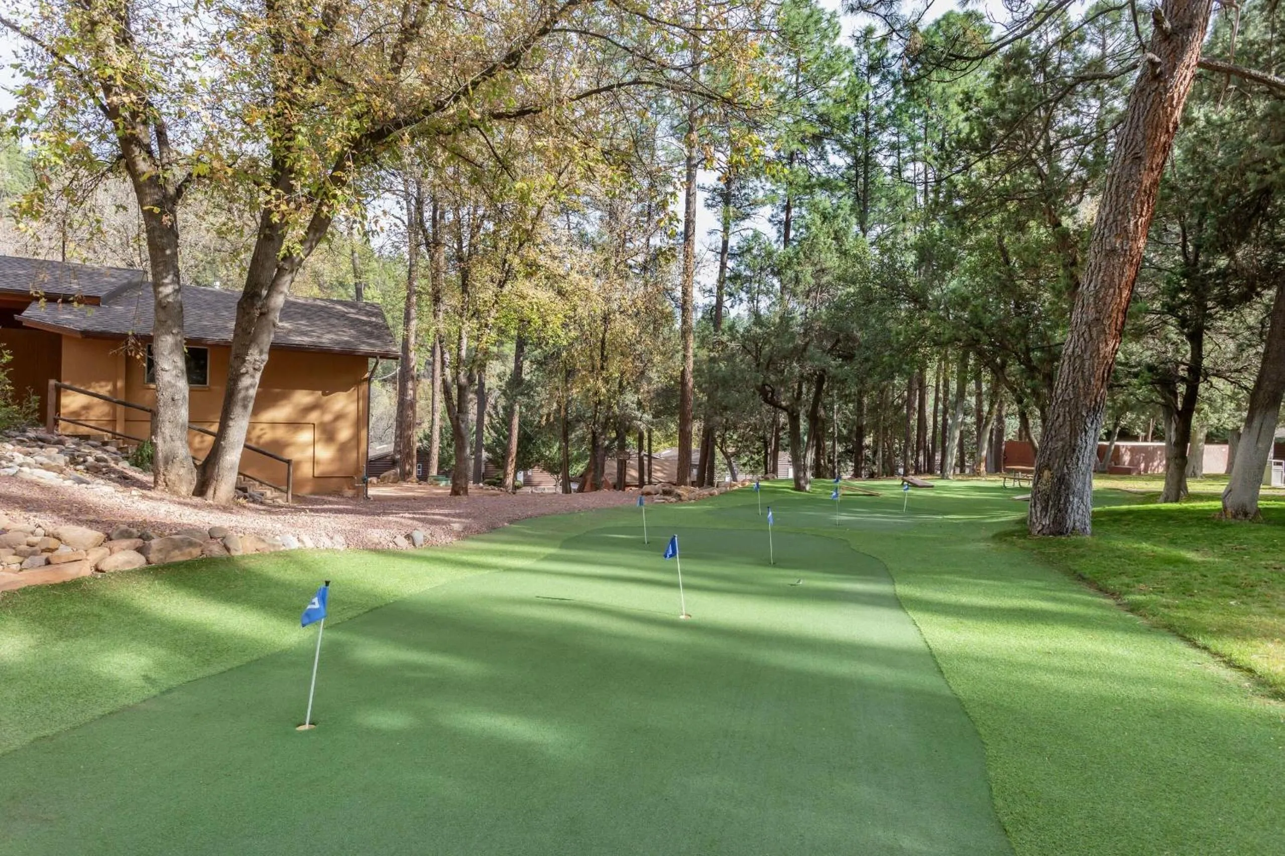 Minigolf in Kohl's Ranch Lodge