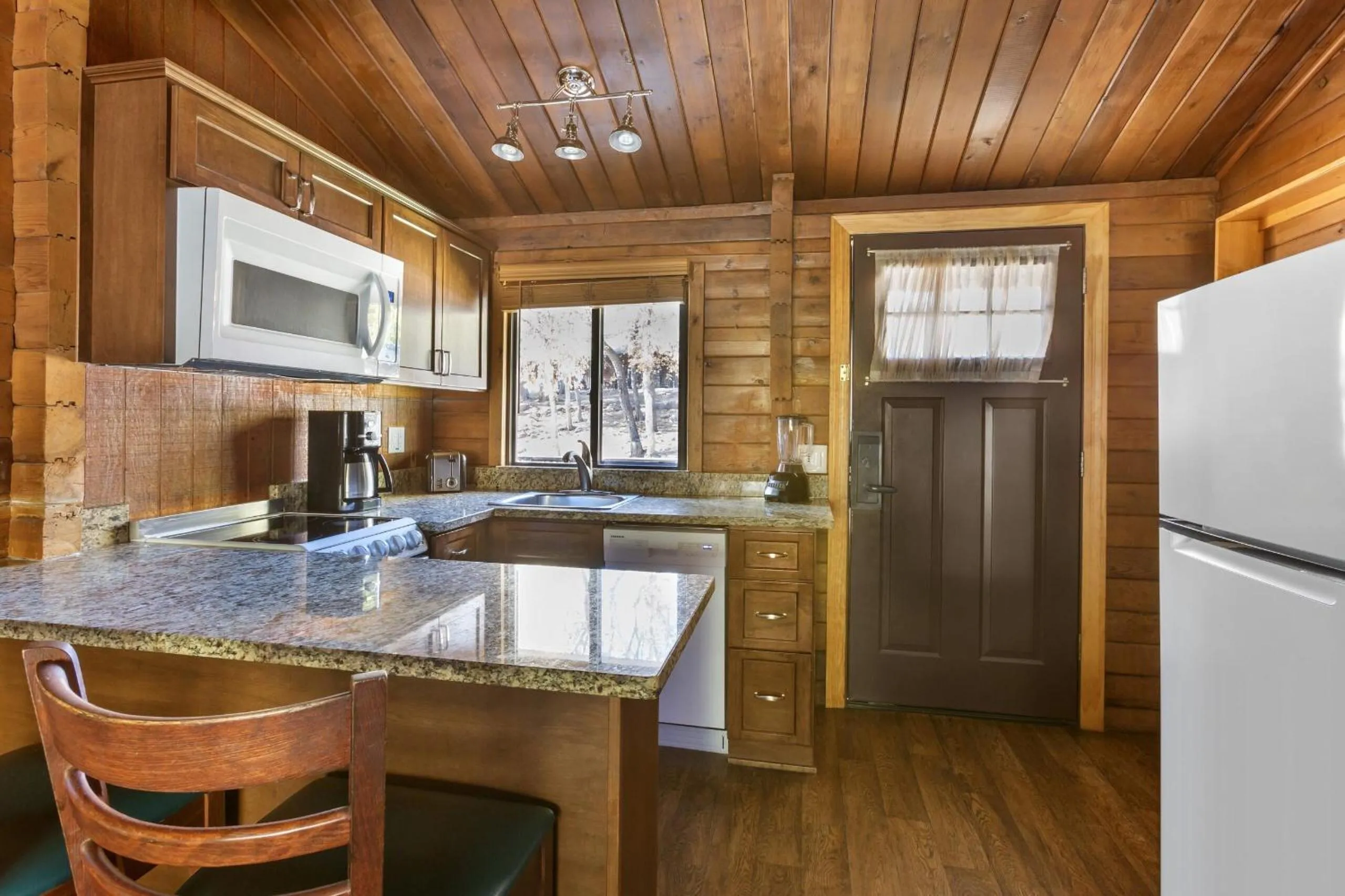 kitchen in Kohl's Ranch Lodge
