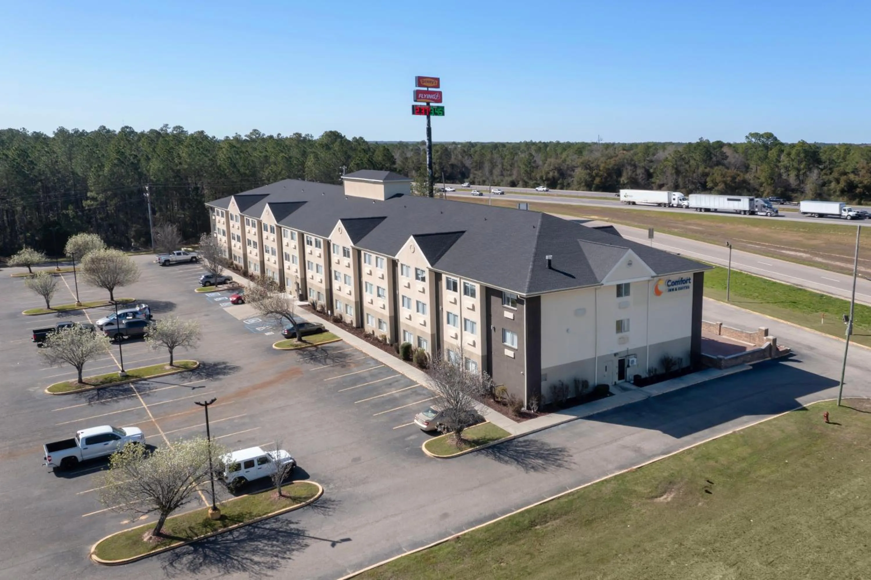 Property building in Comfort Inn & Suites Crystal Inn Sportsplex