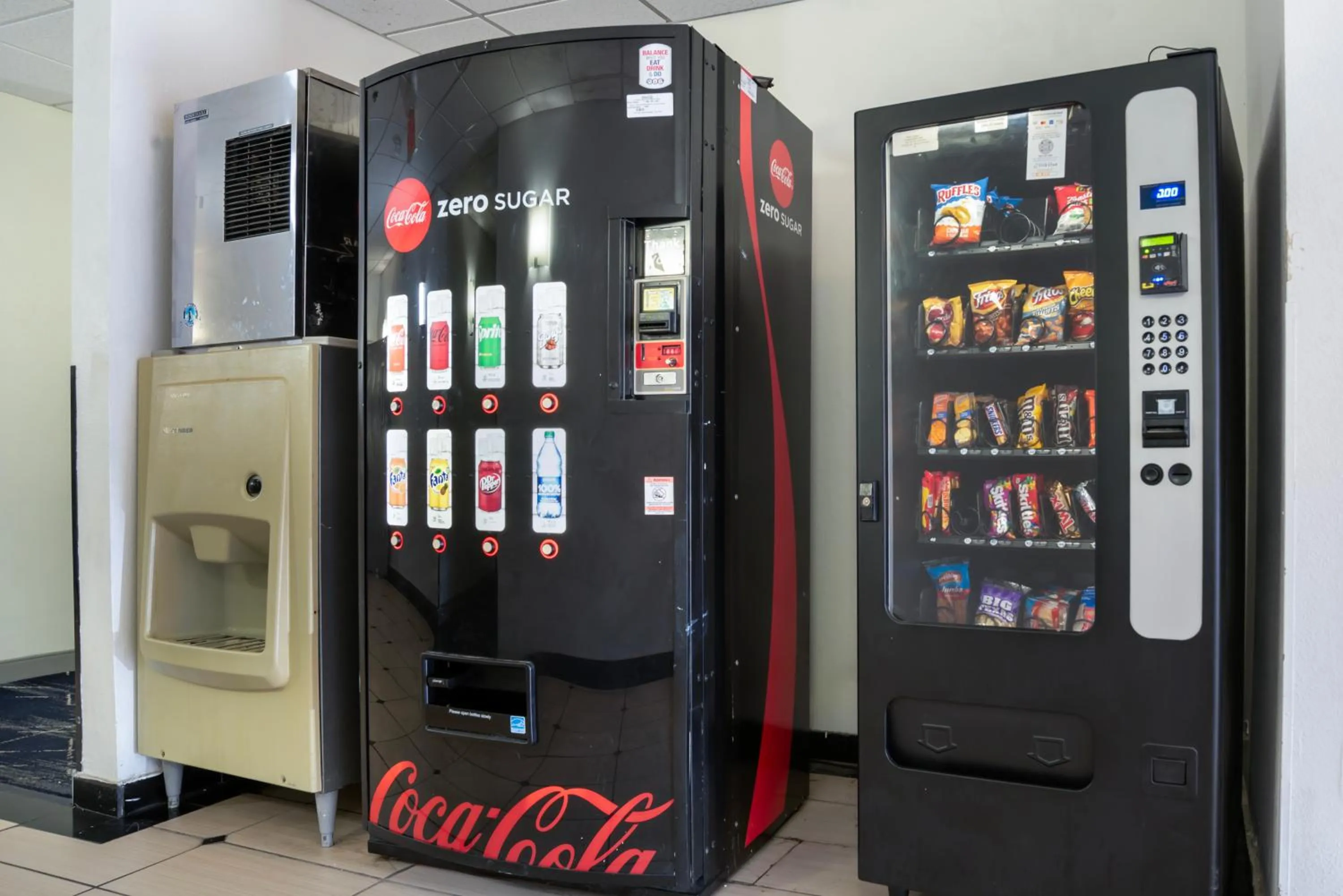 vending machine in Comfort Inn & Suites Crystal Inn Sportsplex