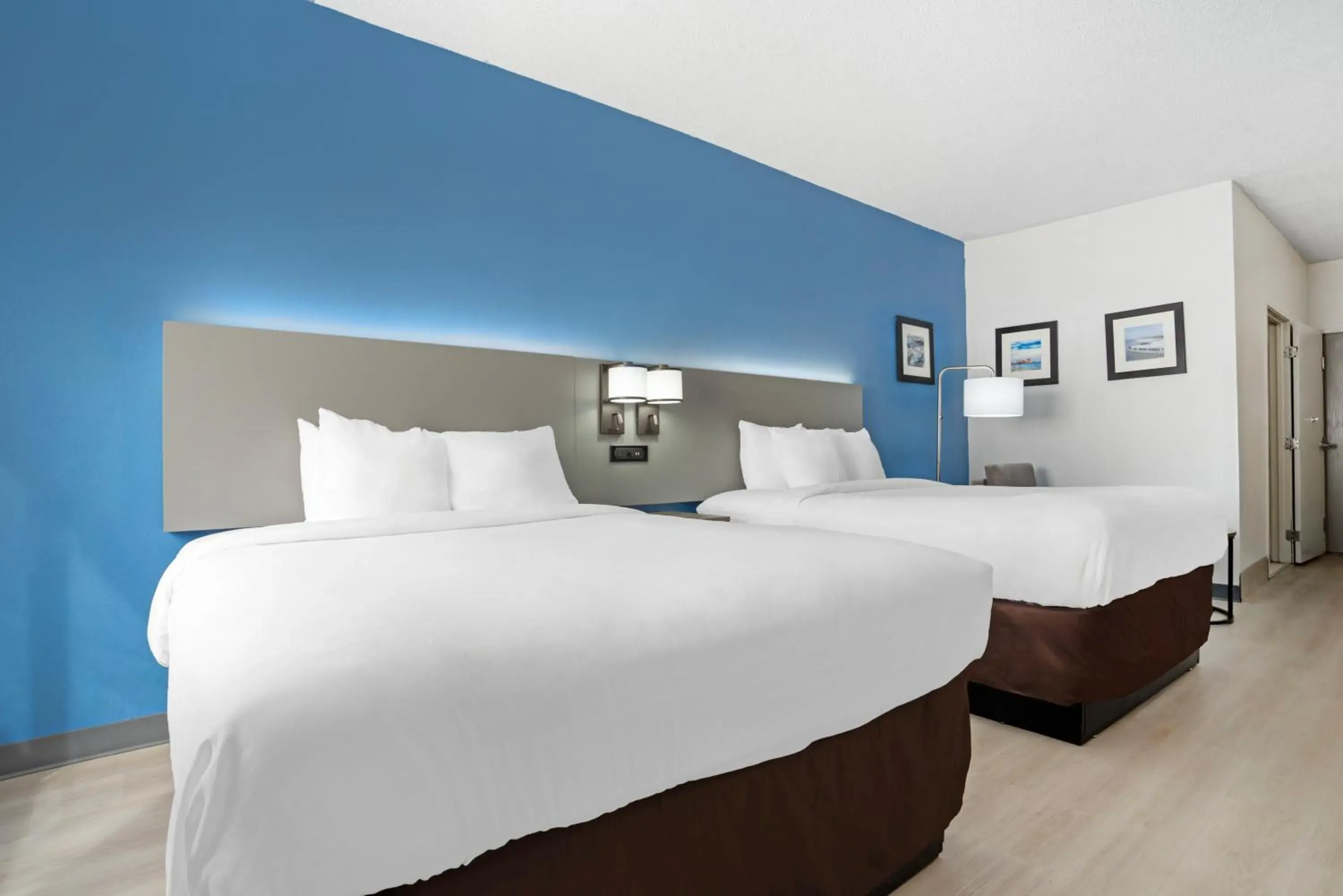 Queen Room with Two Queen Beds - Accessible/Non-Smoking in Comfort Inn & Suites Crystal Inn Sportsplex Queen Room with Two Queen Beds - Accessible/Non-Smoking in Comfort Inn & Suites Crystal Inn Sportsplex