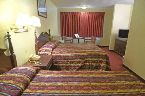 Bed in Rumford Motor Inn